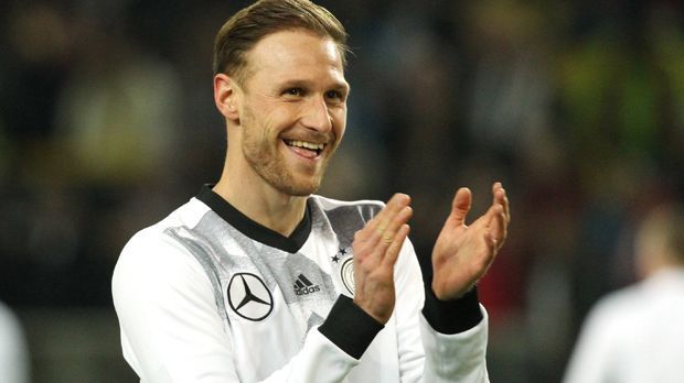 
                <strong>Benedikt Höwedes</strong><br>
                Verein: Schalke 04Position: AbwehrLänderspiele: Prognose: Kann sich Hoffnungen machen
              