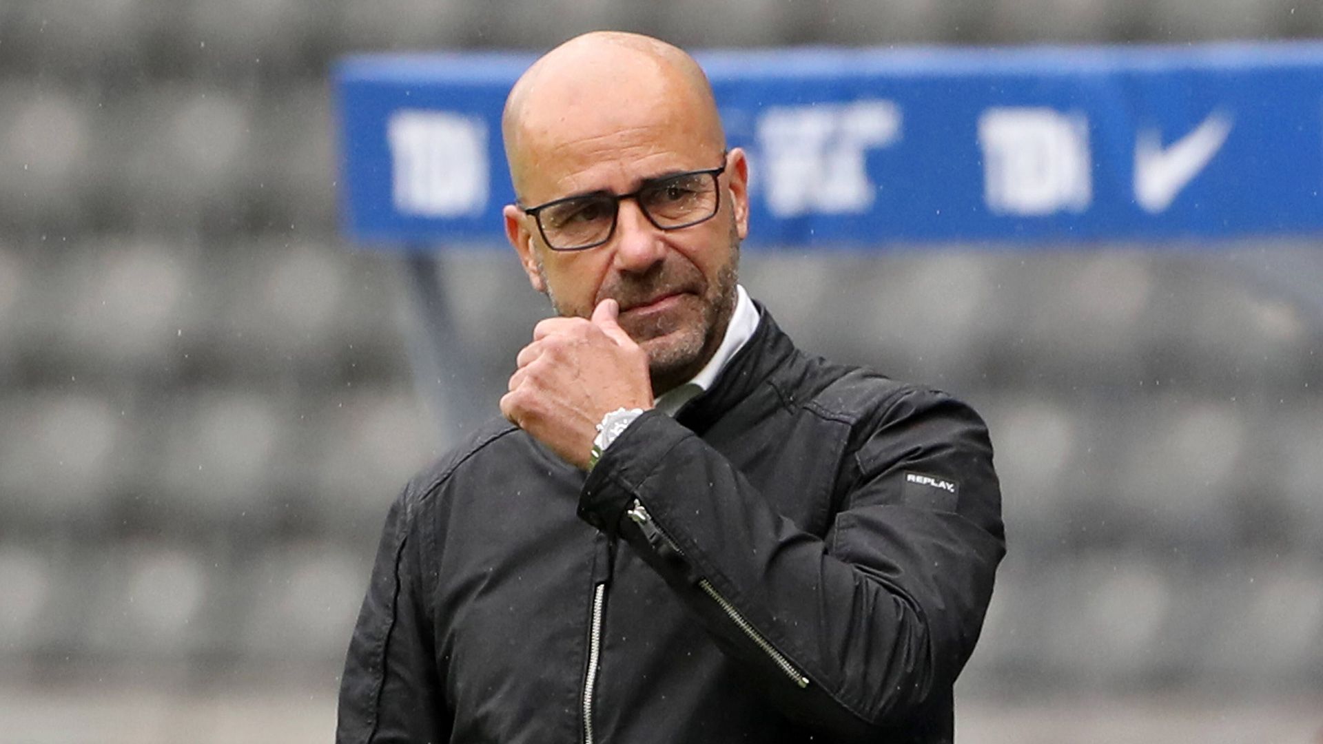 
                <strong>Peter Bosz (Bayer Leverkusen)</strong><br>
                "Wir haben dreimal gespielt und dreimal verloren. Das war eine ganz schlechte Woche für uns. Das einzig Gute ist, dass eine Woche nur sieben Tage hat. Und dass sie jetzt vorbei ist"(Leverkusens Trainer Peter Bosz)
              