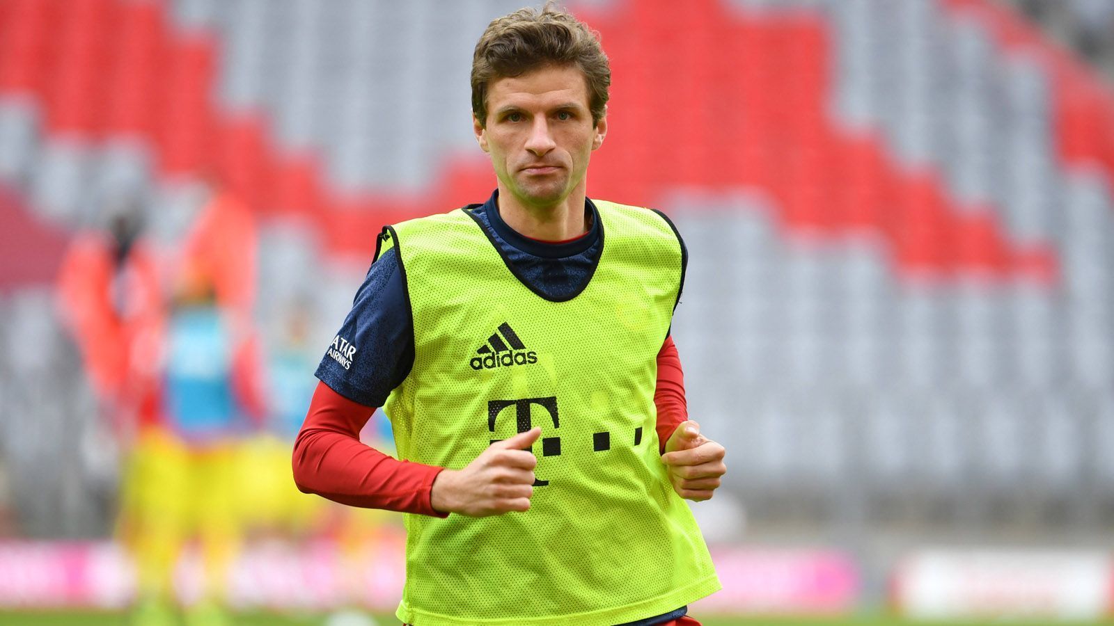 
                <strong>Thomas Müller</strong><br>
                Das Eigengewächs des FC Bayern München spielt momentan wohl die Saison seines Lebens. Nach überstandener Corona-Infektion brauchte Thomas Müller zuletzt gegen Köln nur wenige Sekunden, um mit einem Assist der Partie die gewünschte Wendung zu geben. Der Offensivallrounder ist zudem in den leeren Stadien lautstark zu hören, wie er Anweisungen an seine Mitspieler gibt. 
              