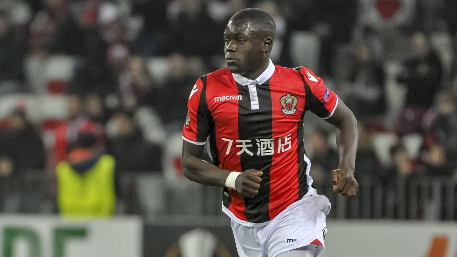 
                <strong>Malang Sarr (Frankreich)</strong><br>
                Malang Sarr hat unter allen teilnehmenden Profis bei der U19-EM mit 15 Millionen Euro den höchsten Marktwert (Quelle: Transfermarkt.de). Der Innenverteidiger spielt seit der Saison 2016/2017 in der ersten Mannschaft des OSC Nizza. Unter dem Ex-Trainer Lucien Favre reifte der 19-Jährige zu einer festen Größe in der französischen Hafenstadt.
              