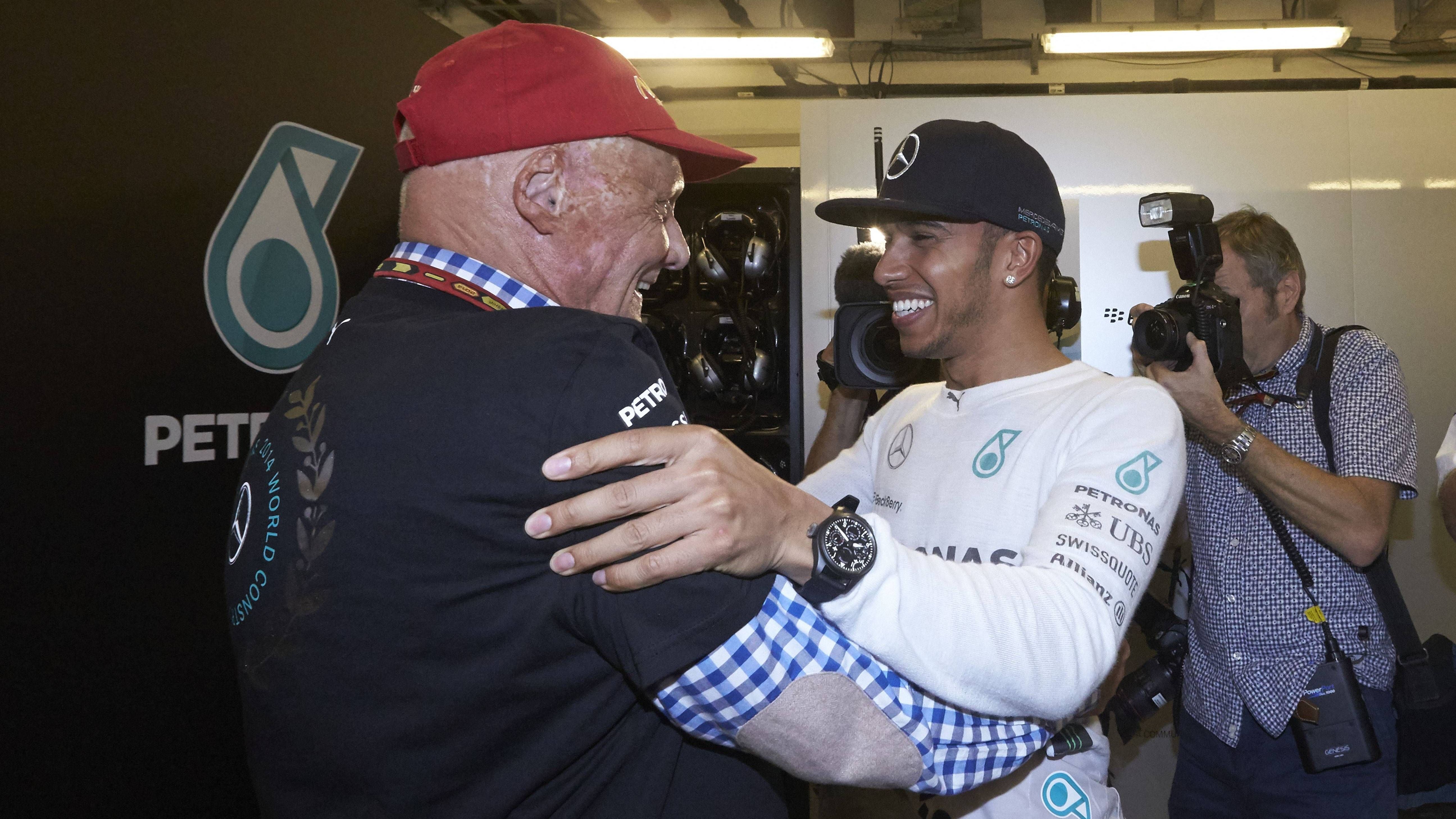 <strong>Lewis Hamilton</strong><br>Hamilton blieb derweil noch einige Jahre bei McLaren, wurde 2008 sogar Weltmeister. Den entscheidenden Karriereschritt machte er dann im Jahr 2012. Als klar wurde, dass Mercedes einen Nachfolger für den noch einmal zurückgekommenen Michael Schumacher braucht, schlug Niki Lauda zu.
