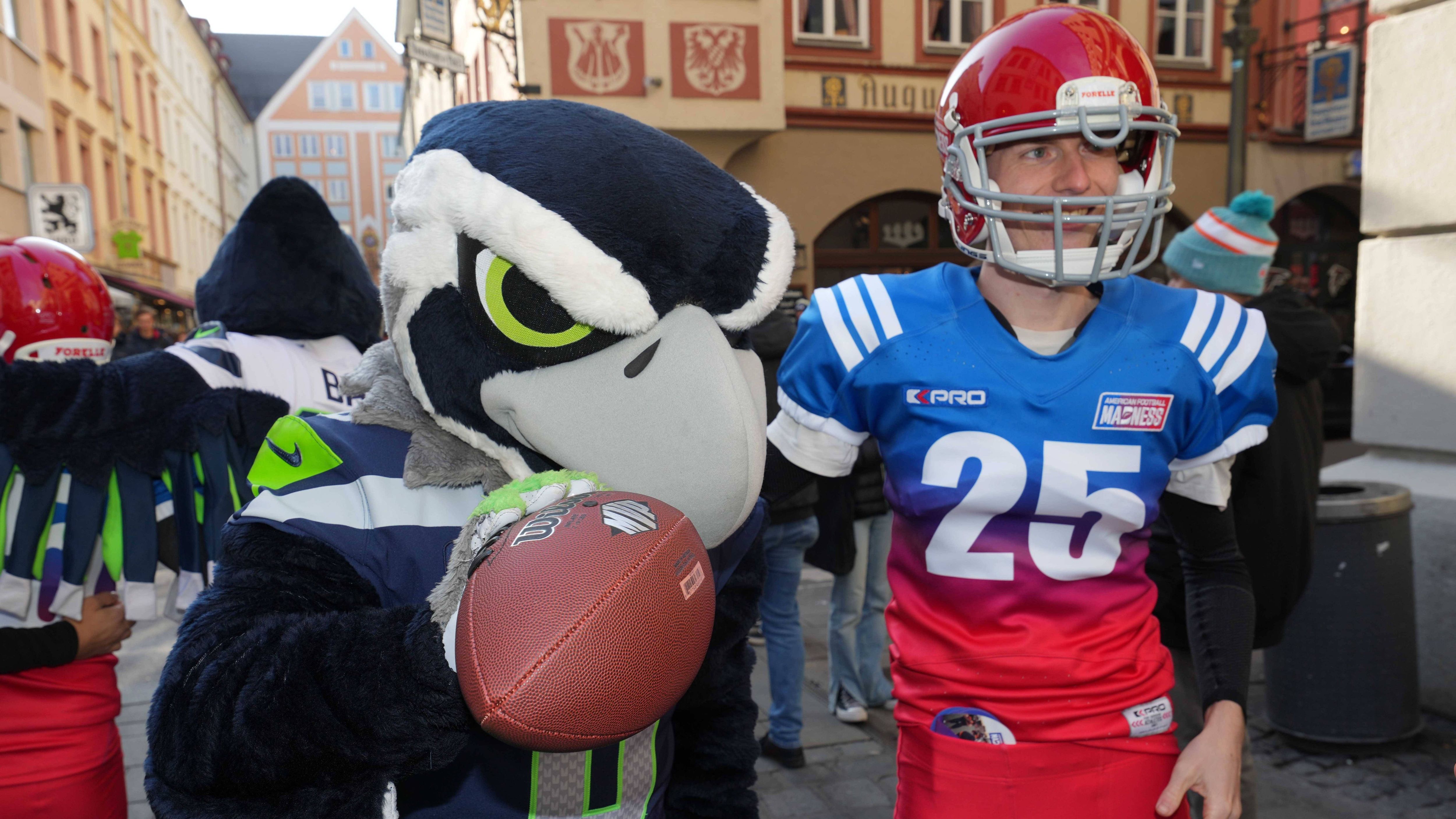 <strong>Seattle Seahawks</strong> <br>Offizielles Maskottchen: Blitz, Boom und Taima<br>ChatGPT: Stormbeak<br>Erklärung: wild und nordwestlich