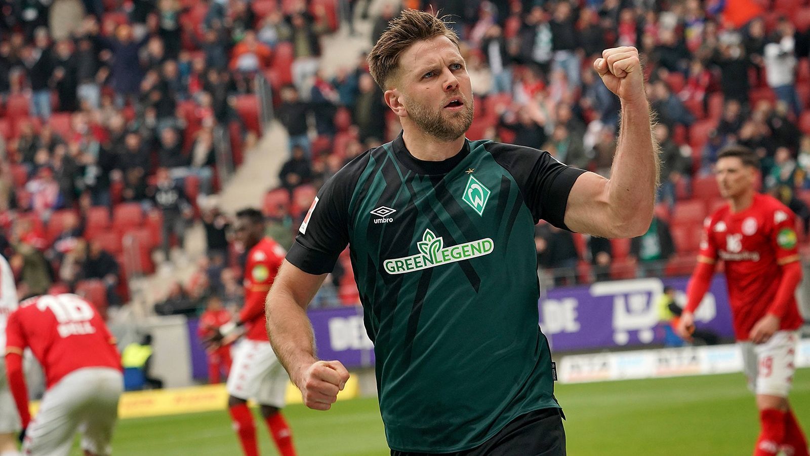 
                <strong>Angriff: Niclas Füllkrug</strong><br>
                &#x2022; Team: Werder Bremen<br>&#x2022; Nation: Deutschland<br>
              