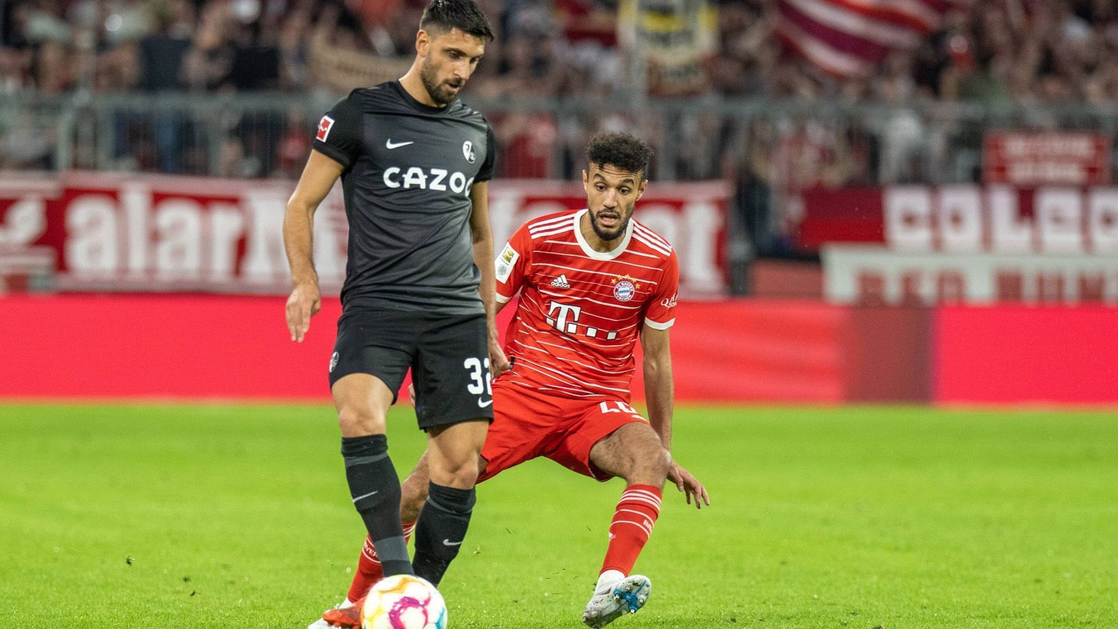 
                <strong>Noussair Mazraoui</strong><br>
                Sein Abspielfehler nach knapp 25 Minuten lässt Nagelsmann erstmals im Spiel fuchsteufelswild werden. Fällt gegenüber den bayerischen Kollege ein wenig ab, bleibt aber defensiv seriös und offensiv bemüht. Licht und Schatten wechseln sich ab. Darf kurz vom Abpfiff angeschlagen vom Platz und wird dabei von Nagelsmann lange umarmt. ran-Note: 3
              