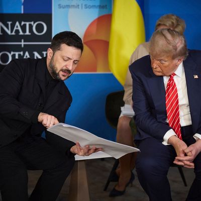 Selenskyj und Trump (r)
