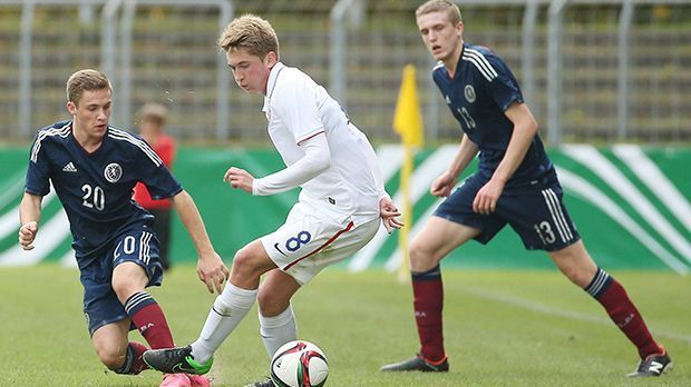 
                <strong>Liam Burt (Schottland)</strong><br>
                Liam Burt (Schottland, Mi.): Der Schotte ist im Mittelfeld zu Hause und lenkt von dort das Spiel seiner Teams. Der 17-Jährige ist bei den Glasgow Rangers beschäftigt und debütiert im März im Profiteam.
              
