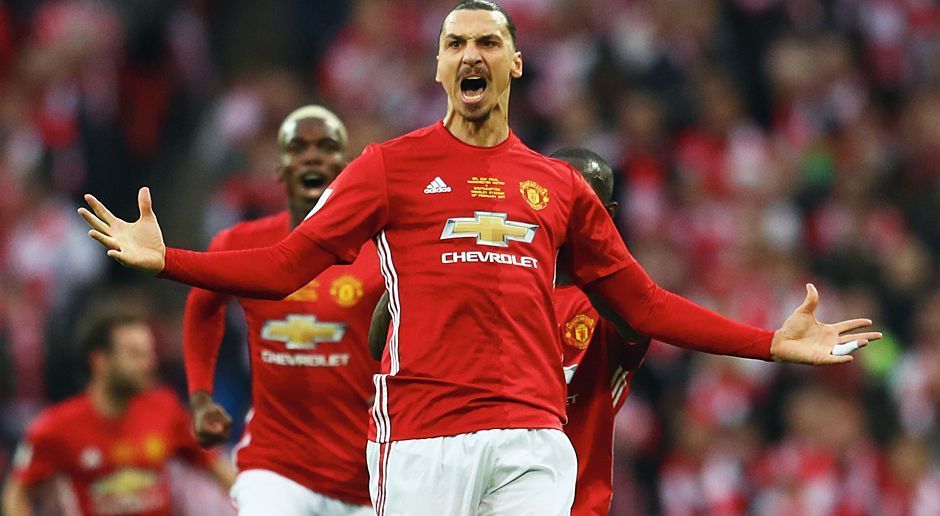 
                <strong>Sturm: Zlatan Ibrahimovic (Manchester United)</strong><br>
                Sturm: Zlatan Ibrahimovic (Manchester United). König Zlatan noch ohne Vertrag? Und das obwohl er Manchester Uniteds Torgarantie ist? Der 35-Jährige sagt selbst, er hätte die nötige Anzahl an Toren für eine Option auf ein weiteres Jahr erzielt. Dennoch lässt er United bislang zappeln. Laut US-Medien soll L.A. Galaxy Lunte gerochen und dem Schweden einen Mega-Vertrag angeboten haben.
              