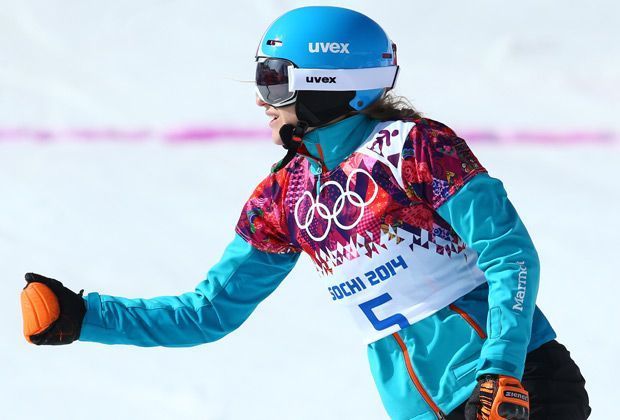 
                <strong>Snowboard, Parallel-Slalom: Bronze - Amelie Kober - Deutschland</strong><br>
                Am vorletzten Olympia-Tag von Sotschi kann sich auch Amelie Kober nochmal freuen. Sie setzt sich im kleinen Finale gegen die Italienerin Corinna Boccacini durch und sichert sich so Bronze.
              