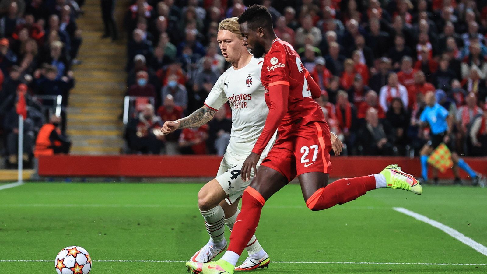 
                <strong>Liverpool mit Blitzstart</strong><br>
                Der FC Liverpool legt los wie die Feuerwehr. Im Minutentakt stürmten die "Reds" auf das Tor der AC Mailand. Divock Origi (3.) und Diogo Jota (5.) hätten früh für die Führung sorgen können, lassen aber hochkarätige Möglichkeiten liegen.
              