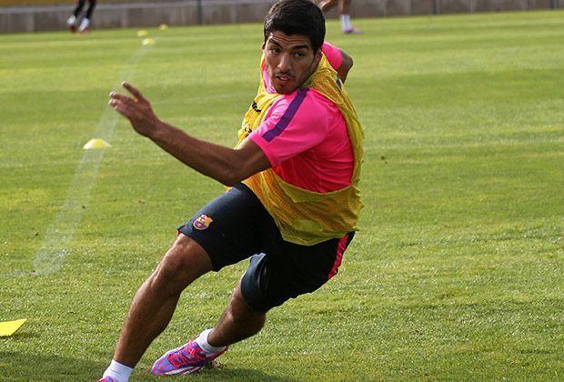 
                <strong>Erstes Suarez-Training in Barcelona</strong><br>
                Und der nächste Sprint! An Einsatz mangelt es beim Stürmer definitiv nicht.
              