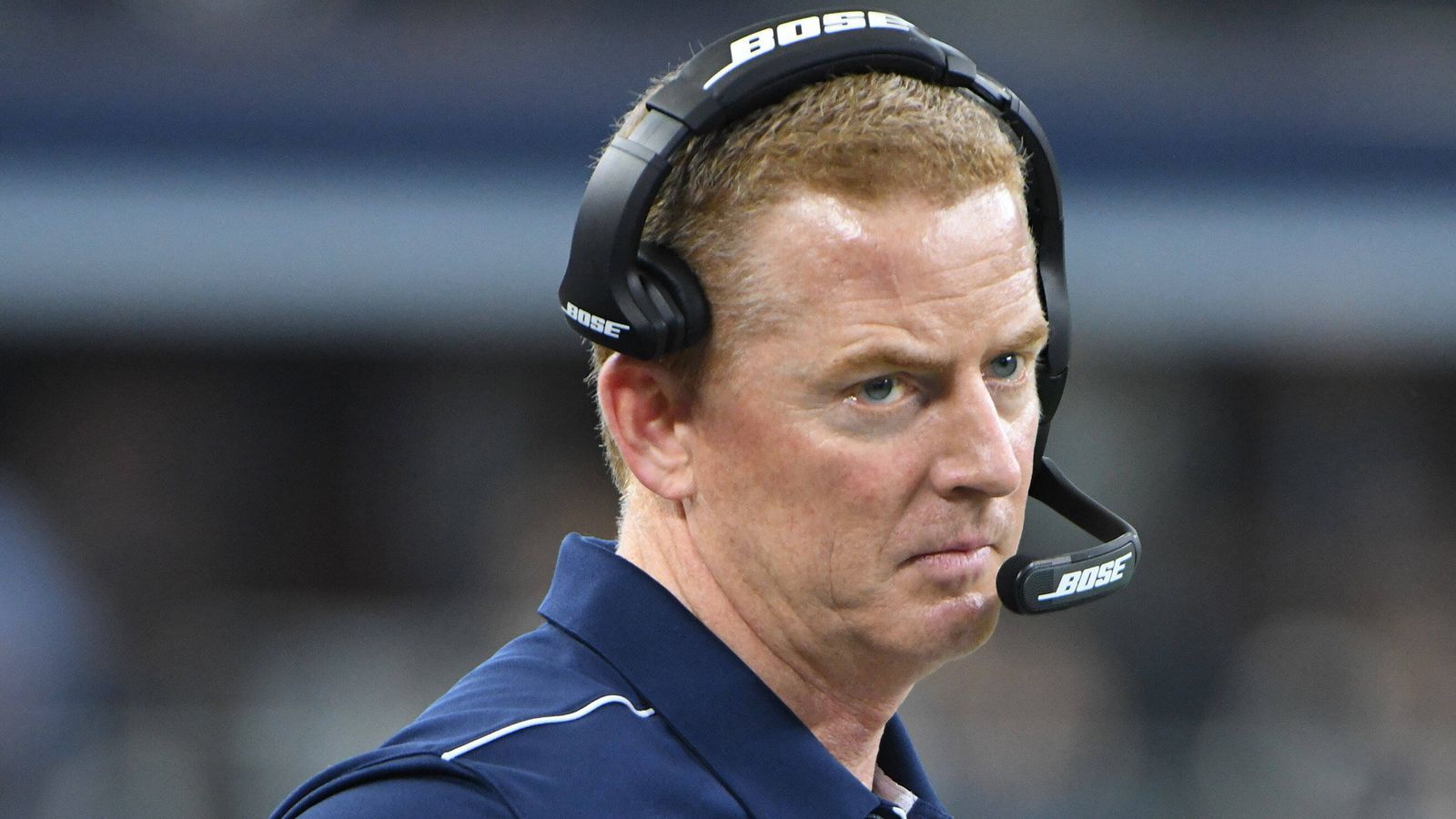 
                <strong>Jason Garrett </strong><br>
                Jason Garrett war von 2011 bis 2019 als Head Coach der Dallas Cowboys tätig und ist derzeit der Offensive Coordinator der New York Giants. Nach seiner aktiven Laufbahn stieg Garrett als Quarterback Coach bei den Miami Dolphins ein. Zu jener Zeit war Nick Saban dort Head Coach. Es war das einzige Mal, dass Saban den Posten als Head Coach in der NFL inne hatte.
              