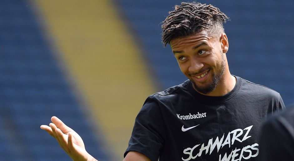 
                <strong>Michael Hector (Zugang Eintracht Frankfurt)</strong><br>
                Michael Hector (Zugang Eintracht Frankfurt): Nun ist er da! Eintracht Frankfurt hat endlich den lange gesuchten Innenverteidiger gefunden. Es ist Michael Hector. Der 24-Jährige wird vom FC Chelsea ausgeliehen. "Frankfurt ist eine coole Stadt. Die ersten Eindrücke sind sehr gut. Als Londoner werde ich mich hier gut zurechtfinden", sagte der gebürtige Londoner, der für Jamaikas Nationalmannschaft spielt. In der vergangenen Spielzeit war Hector ebenfalls ausgeliehen. Er lief für den englischen Zweitligisten Reading auf.
              