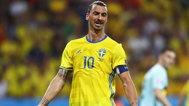 
                <strong>Zlatan Ibrahimovic (Schweden)</strong><br>
                Platz 5 - Zlatan Ibrahimovic (Schweden): So wollte er sich nicht von der schwedischen Nationalmannschaft verabschieden. Auch Zlatan Ibrahimovic schaffte es nicht, aus seinen elf Abschlüssen einen Treffer zu erzielen. Eine Torquote von 0 Prozent bei "König Ibra". Wann gab es das schon einmal?
              