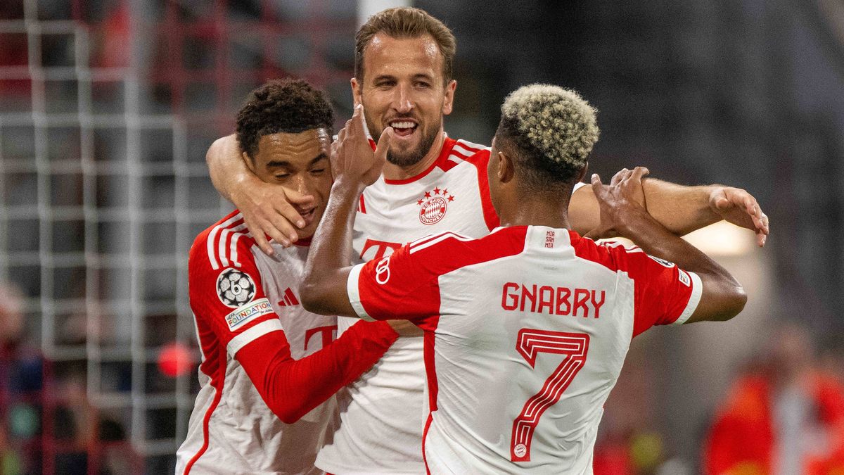 Torjubel des Torschützen Serge Gnabry (FC Bayern Muenchen), Jubel und Freude bei Jamal Musiala und Harry Kane (FC Bayern Muenchen). Deutschland, Muenchen, 20.09.2023, Fussball, UEFA Champions Leagu...