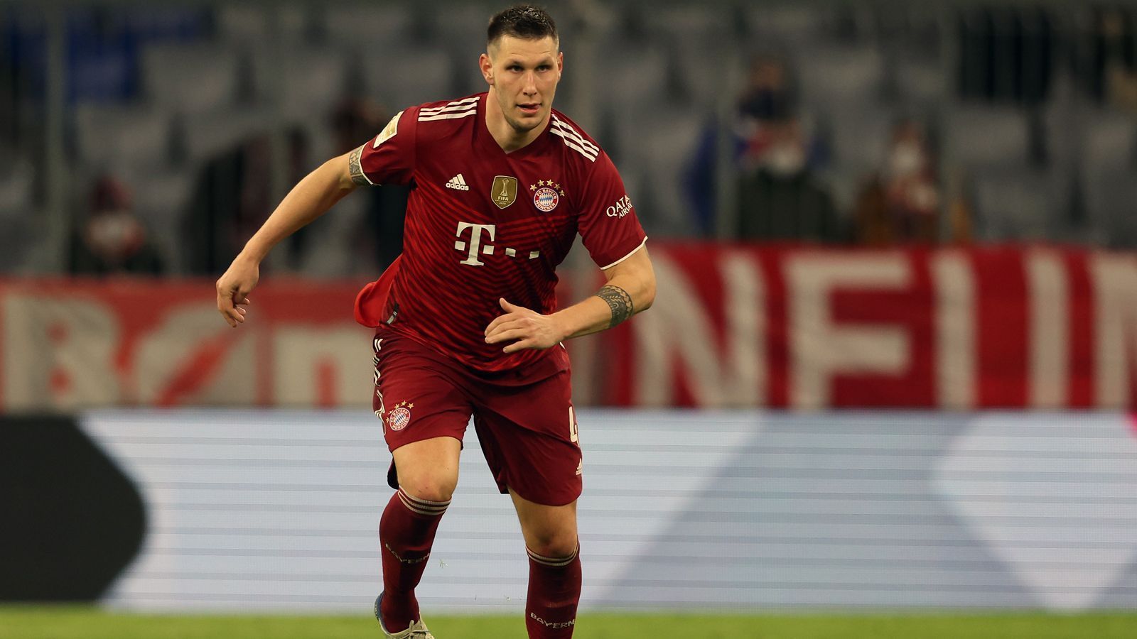 
                <strong>Niklas Süle</strong><br>
                Der Verteidiger kam für Hernandez und verteidigte ohne größere Probleme. Süle schaltete sich immer wieder ins Offensivspiel ein marschierte nach vorne. Legte dann das 3:1 präzise per Kopf für Lewandowski vor. ran-Note: 2
              