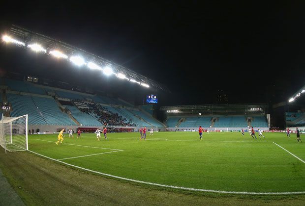 
                <strong>Bayerns Geisterspiel in Moskau</strong><br>
                "Das war heute nicht nur wegen der nicht vorhandenen Fans, sondern auch wegen der Spielweise des Gegners ein ganz komisches Spiel", sagte Müller nach dem Spiel. Auf und neben dem Platz war die Partie vor allem eines: trostlos.
              