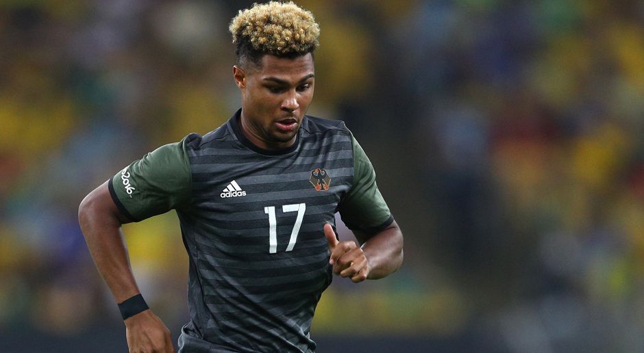 
                <strong>Serge Gnabry (Zugang SV Werder Bremen)</strong><br>
                Serge Gnabry wechselt offiziell zum SV Werder Bremen. Der 21-Jährige hat den Medizincheck in Bremen bestanden und verstärkt das Team von Trainer Viktor Skripnik. Dabei soll Medienberichten zufolge Arsenal für den deutschen Offensiv-Spieler eine Ablöse von fünf Millionen Euro plus mögliche Bonuszahlungen erhalten. Über die Vertragslänge hat Werder Bremen keine Angaben gemacht. "Wir freuen uns sehr, dass sich Serge für Werder entschieden hat, obwohl er auch einige andere Optionen hatte", erklärt Frank Baumann, der zudem betont: "Es gibt keine Vereinbarungen mit anderen Vereinen."
              