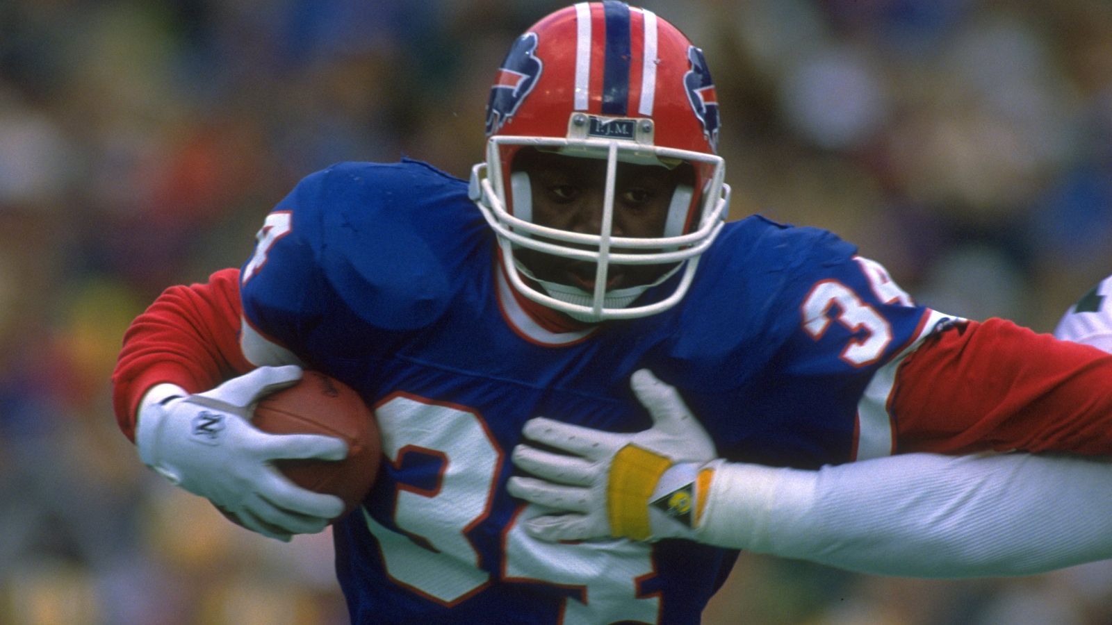 <strong>1991: Thurman Thomas (Running Back, Buffalo Bills)</strong><br>Auch seine Rückennummer 34 wird nicht mehr vergeben. Zusammen mit Curtis Martin, Emmitt Smith und Barry Sanders ist Thomas der einzige Spieler, der in acht Jahren hintereinander jeweils mehr als 1000 Yards erzielte.