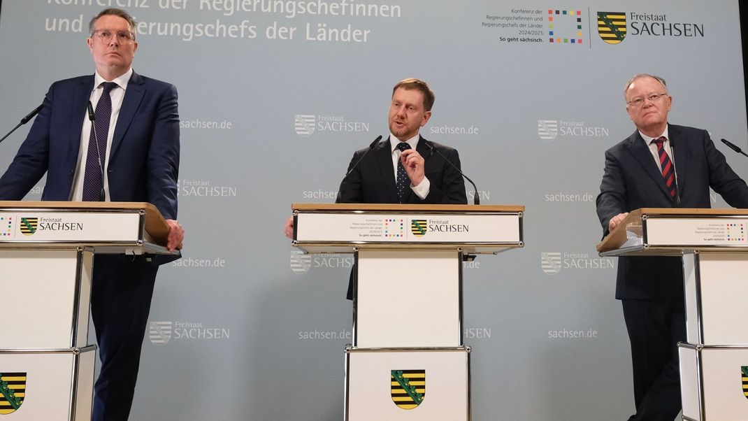 Alexander Schweitzer (SPD/ l-r), Ministerpräsident des Landes Rheinland-Pfalz, Michael Kretschmer (CDU), Ministerpräsident des Landes Sachsen, und Stephan Weil (SPD) Ministerpräsident des Landes Niedersachsen