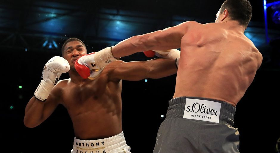 
                <strong>Joshua vs. Klitschko</strong><br>
                Der gegenseitige Respekt ist groß. Der 27-jährige Weltmeister Joshua und sein 14 Jahre älterer Herausforderer tasten sich ab. 
              