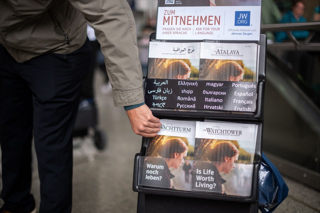 Zeugen Jehovas Wer sie sind und woran sie glauben Galileo