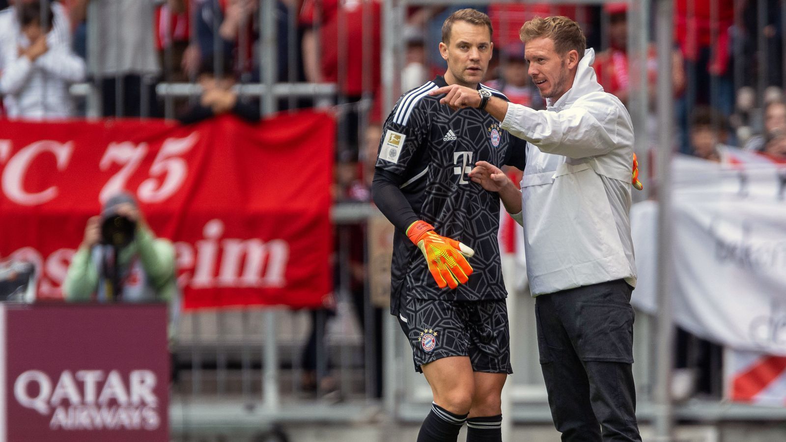 
                <strong>Manuel Neuer</strong><br>
                Angesichts von rund 70 Prozent Ballbesitz der Hausherren spielte sich die Begegnung meist weit weg von seinem Tor ab, daher lange gar nicht geprüft. Bei beiden Gegentoren machtlos. ran-Note: 3
              