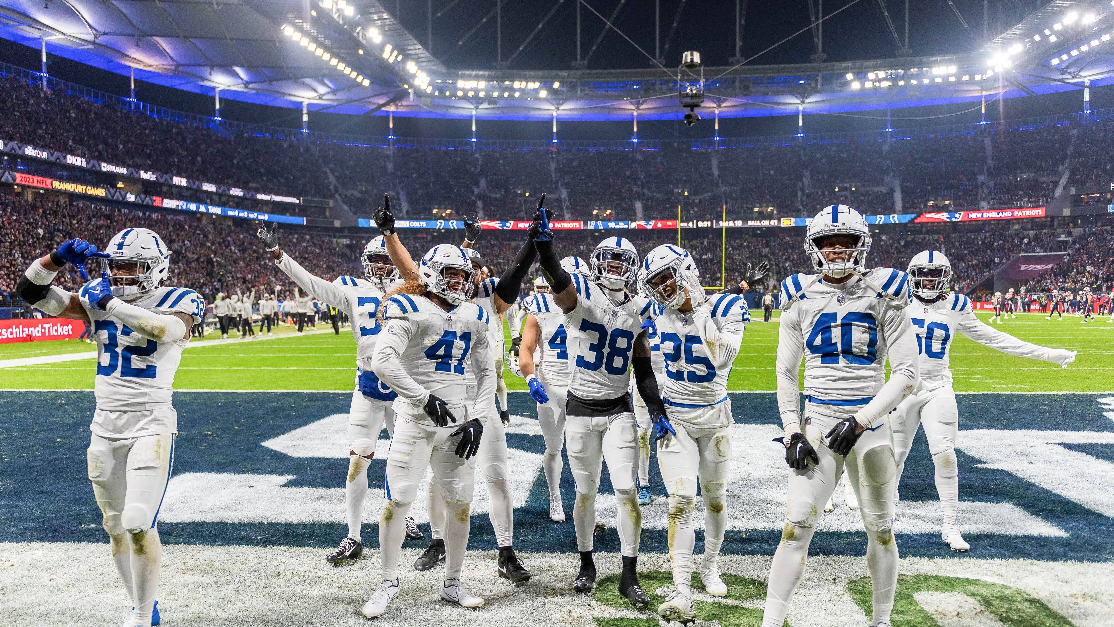 <strong>Die möglichen Gegner der Colts in Berlin</strong><br>Die Katze ist also aus dem Sack. Bei der <a href="https://www.ran.de/sports/american-football/nfl/news/nfl-deutschland-spiel2025-in-berlin-indianapolis-colts-sind-gastgeber-im-olympiastadion-485181">historischen NFL-Premiere im Berliner Olympiastadion sind die Indianapolis Colts die Gastgeber</a>. Das gaben die US-amerikanische Profiliga und die Franchise aus Indiana bekannt. Optisch brauchen sich die Fans in Berlin – zumindest die der Hertha – nicht groß umzugewöhnen. Denn auch die Colts treten in Blau und Weiß an.