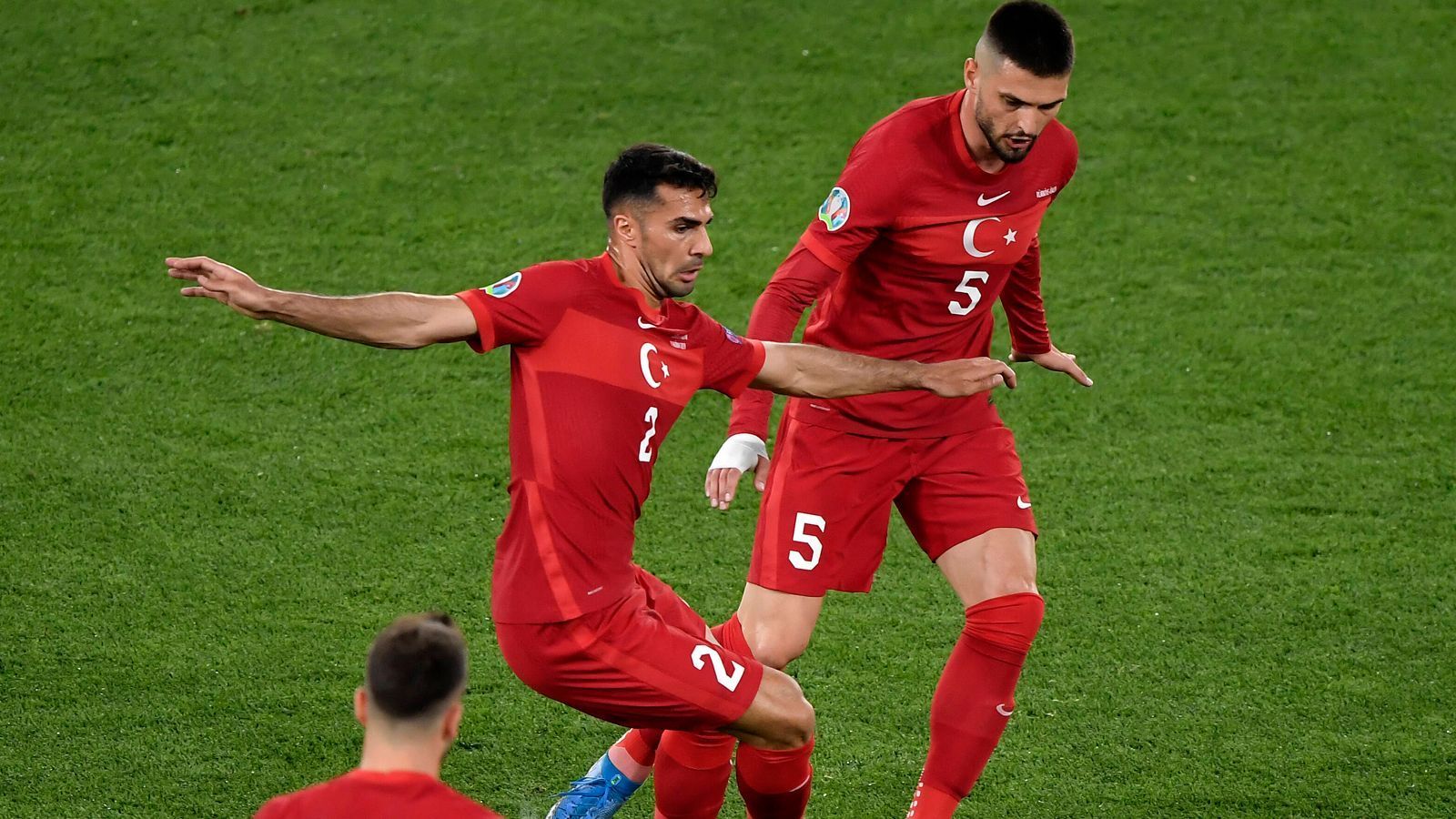 
                <strong>Türkei</strong><br>
                &#x2022; <strong>Gruppe:</strong> A -<br>&#x2022; <strong>Team:</strong> Türkei -<br>&#x2022; <strong>Spitznamen:</strong> "Ay-Yildizlilar (die Halbmond-Sterne), wegen der Nationalflagge.<br>
              