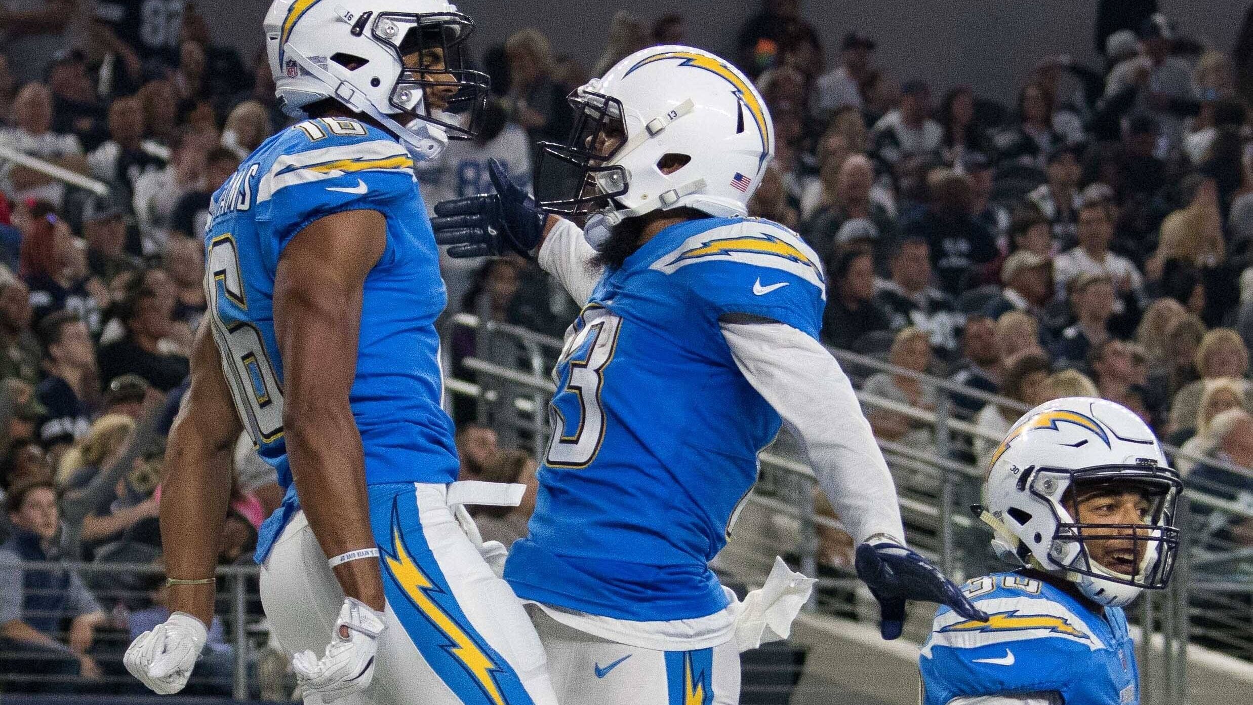 <strong>Honorable Mention: Los Angeles Chargers (2019)</strong><br>2019 verpassten die Chargers die Bestmarke nur denkbar knapp. Zwar konnten Keenan Allen und Mike Williams vierstellige Receiving-Yards ansammeln. Running Back (!) Austin Ekeler scheiterte aber um sieben (!) Yards am Meilenstein!