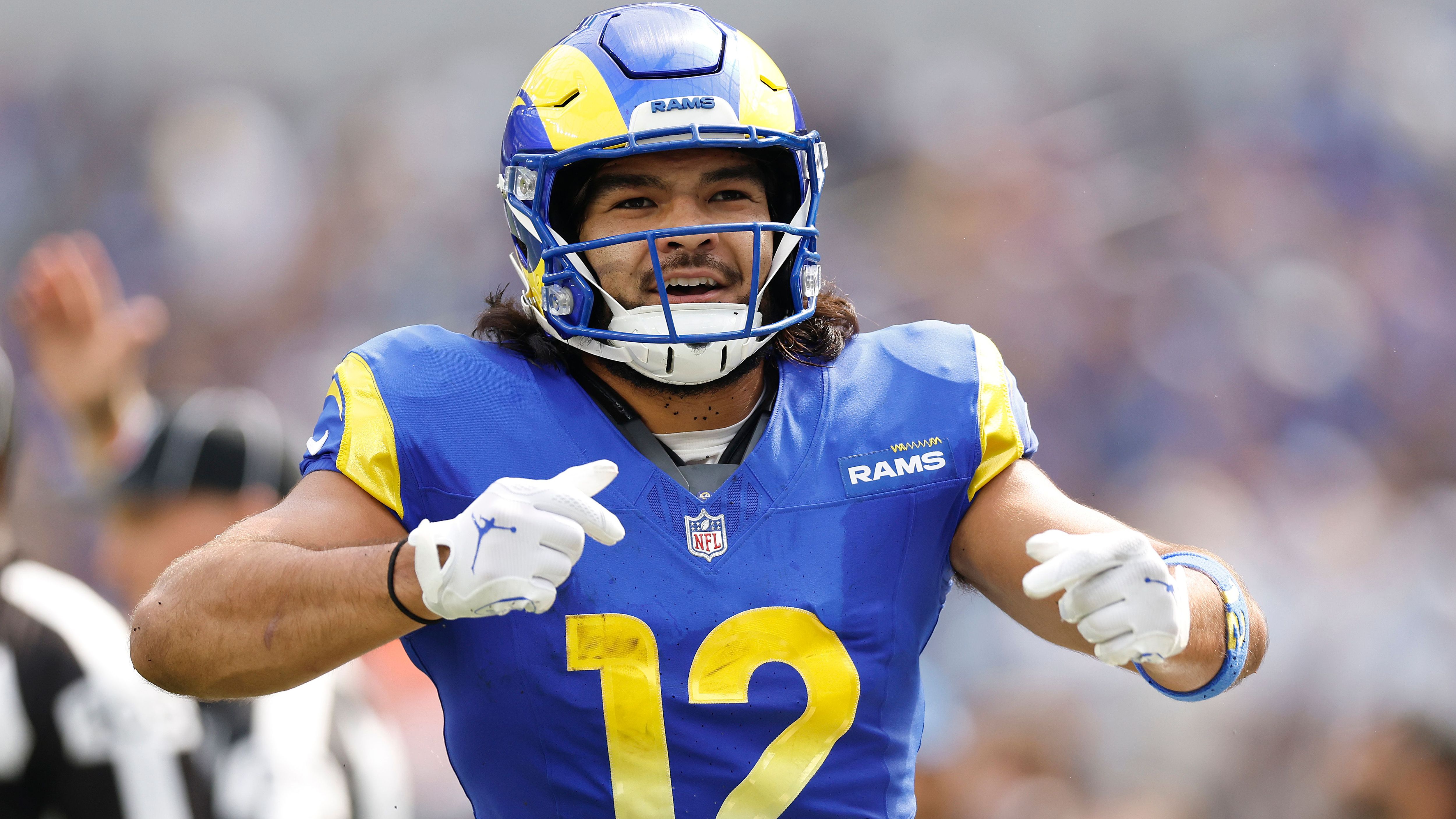<strong><em>NFL: Spieler des 4. Spieltags in AFC und NFC</em></strong><br><em>Die vierte Woche der NFL-Saison 2025 ist gespielt, die Partien sorgten einmal mehr für reichlich Gesprächsstoff. Receiver trumpften groß auf, doch Football-Spiele werden auch in den anderen Mannschaftsteilen gewonnen. Folgende Spieler wurden in den beiden Conferences AFC und NFC als "Player of the Week" ausgezeichnet - jeweils einer aus Offense, Defense und Special Teams.</em>