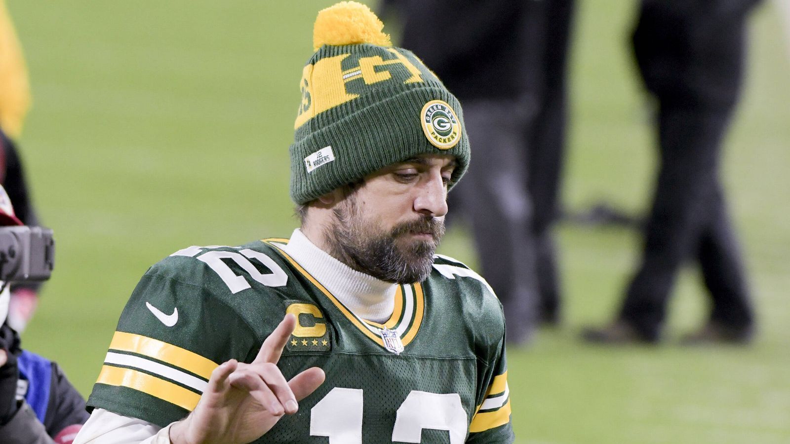 
                <strong>Verlässt Aaron Rodgers Green Bay? Das sagen die Buchmacher</strong><br>
                Die Causa Aaron Rodgers hat rund um den NFL Draft hohe Wellen geschlagen. Angeblich soll der amtierende Regular-Season-MVP kurz vor einem Abschied aus Wisconsin stehen, weil er sich mit dem Front Office überworfen hat. Zuletzt stand sogar ein Karriereende im Raum. Doch die Buchmacher bewerten die Situation gegensätzlich, unter den Wettanbietern gilt ein Verbleib des Quarterbacks bei seinem aktuellen Arbeitgeber am wahrscheinlichsten. ran.de hat in der Galerie einige Teams mit den dazugehörigen Quoten aufgelistet, denen vom Wettportal "DraftKings" die größten Chancen zugesprochen werden, beim ersten Spiel der Regular Season vom Routinier angeführt zu werden.
              