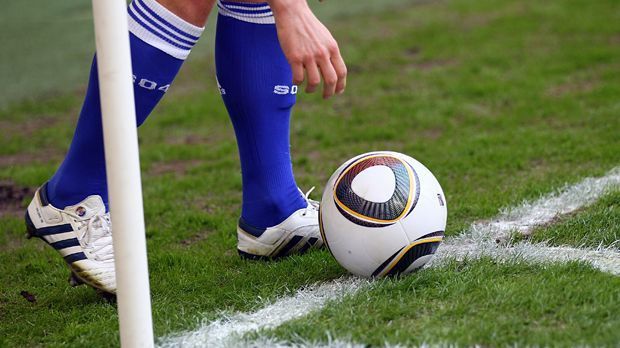 
                <strong>FC Schalke 04: Die Ecken-Götter.</strong><br>
                FC Schalke 04: Die Ecken-Götter. 20 Prozent der erzielten Tore entstanden bei den Knappen nach einer Ecke. Das sind bislang zwei Tore. Beide Treffer gehen auf das Konto von Joel Matip, der nach den Flanken von Johannes Geis seine Kopfball-Stärke bewies. 
              