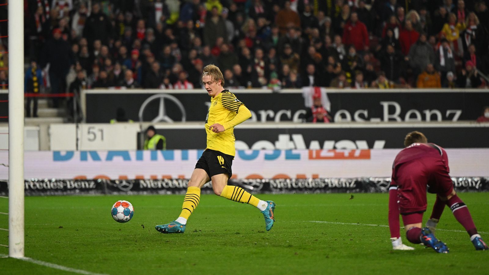 
                <strong>Julian Brandt</strong><br>
                Trifft nach seiner frühen Einwechslung zum 1:0. Ist ansonsten aktiv und sorgt immer wieder für Gefahr. Erzielt in der 71. Minute seinen zweiten Treffer und führt den BVB zum Sieg. Matchwinner! ran-Note: 1
              