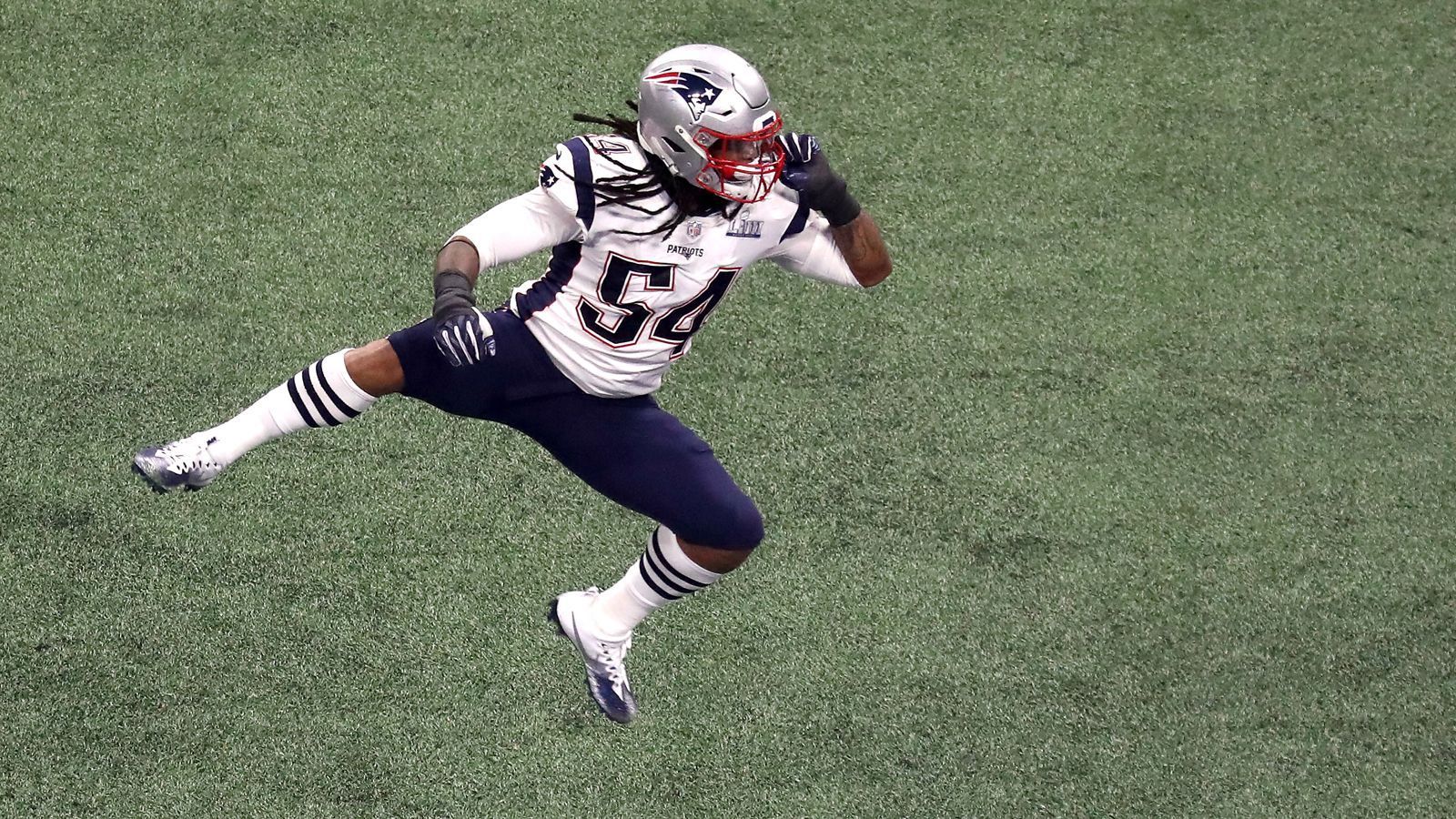 
                <strong>Dont'a Hightower</strong><br>
                Um ein Lob von Bill Belichick zu ernten, muss man einiges geleistet haben. Um eine ganze Lobesrede zu erhalten, muss man wohl Dont'a Hightower sein. Belichick lobpreiste Hightowers Instinkte, Flexibilität und Athletik. Für den Linebacker schickte Belichick einen Erstrunden und Viertrunden-Pick zu den Denver Broncos, im Gegenzug erhielt New England den Erstrunden-Pick der Broncos, mit dem sie sich Hightower im 2012 NFL-Draft sicherten. Der Absolvent der Alabama University ist setiher ein Leader in der Defensive.
              