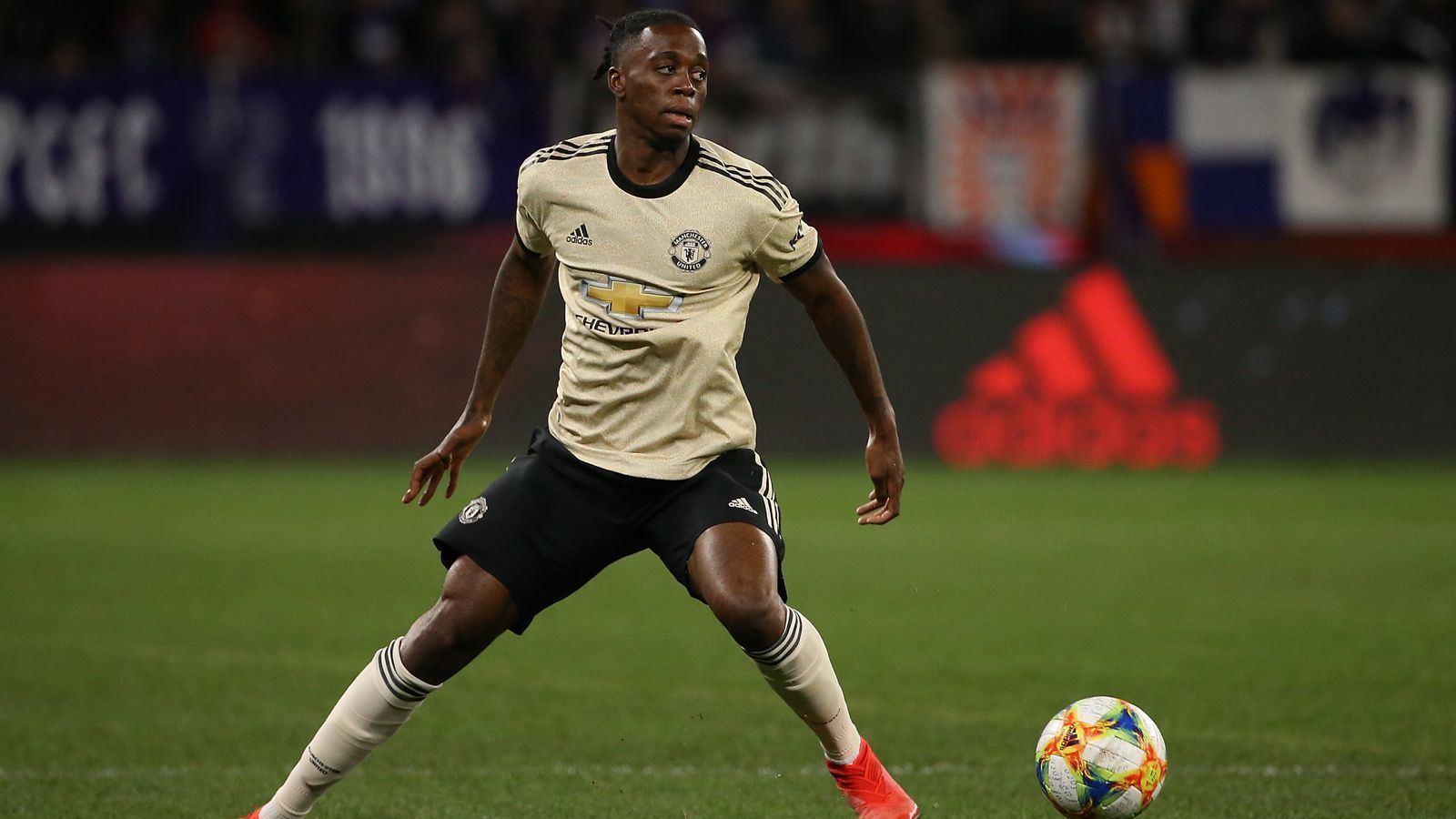 
                <strong>Platz 8: Aaron Wan-Bissaka</strong><br>
                Wechsel von: Crystal Palace zu Manchester UnitedZeitpunkt des Wechsels: Juli 2019Alter zum Zeitpunkt des Wechsels: 21 JahreAblösesumme: 55 Millionen Euro
              