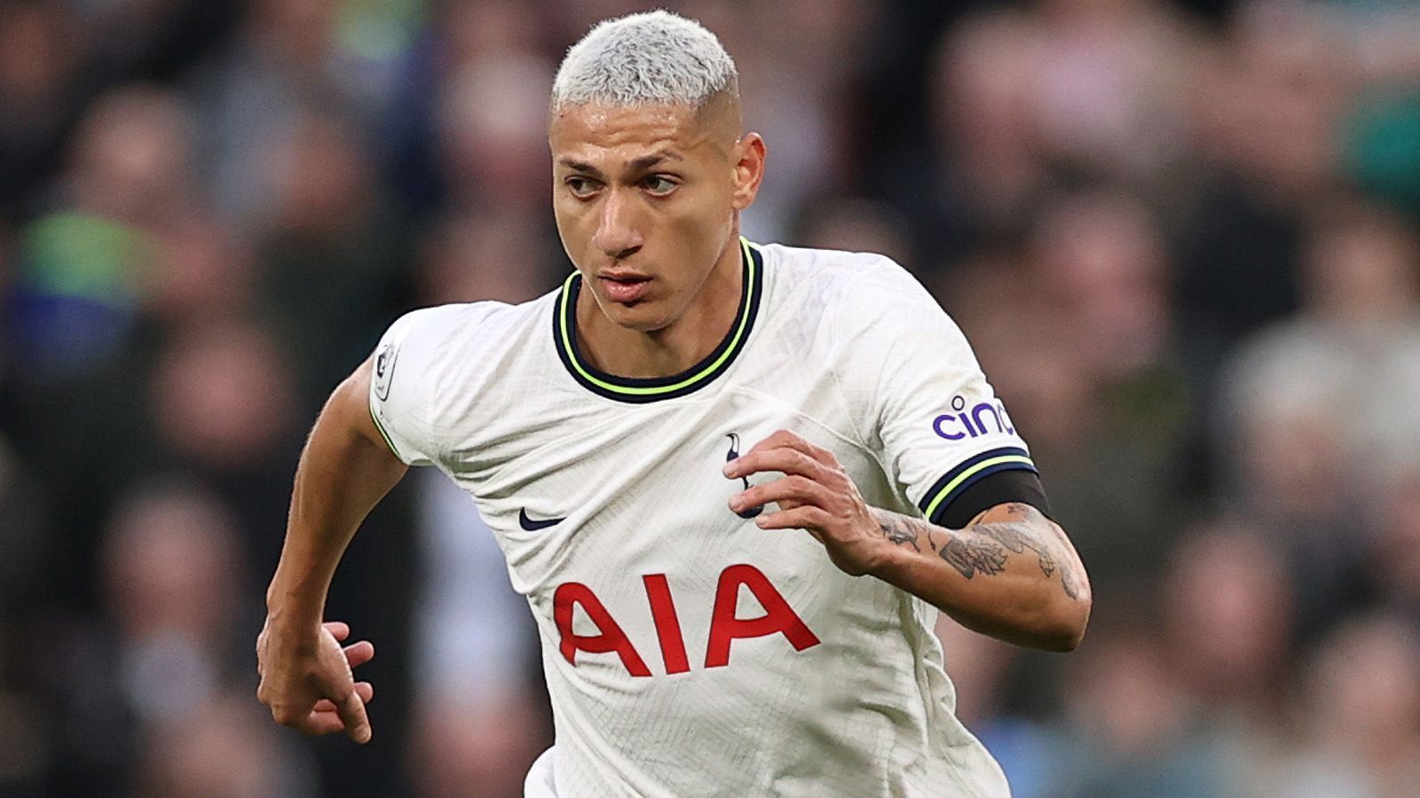 
                <strong>11. Richarlison (Tottenham Hotspur/ 58 Millionen Euro)</strong><br>
                Bei der WM in Katar war Richarlison einer der Top-Performer. Doch bei Tottenham Hotspur eher ein Totalausfall. Eine Waden- und eine Oberschenkelverletzung sowie drei magere Törchen stehen zu Buche. Zu wenig für einen 58-Millionen-Knipser. ran-Note: 5
              