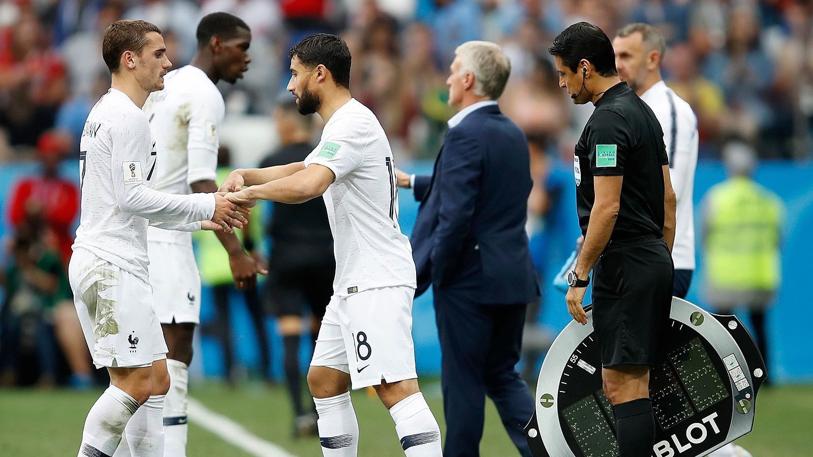 
                <strong>Zwei Franzosen immer dabei</strong><br>
                Zwei Franzosen haben bei dieser WM noch keine Minute verpasst: Raphael Varane und N'Golo Kante. Auch Antoine Griezmann stand in jeder Partie in der Startelf, wurde aber fünf Mal ausgewechselt. Sein "Pendant" von der Bank ist Nabil Fekir, der bei jedem seiner fünf Einsätze eingewechselt wurde.
              