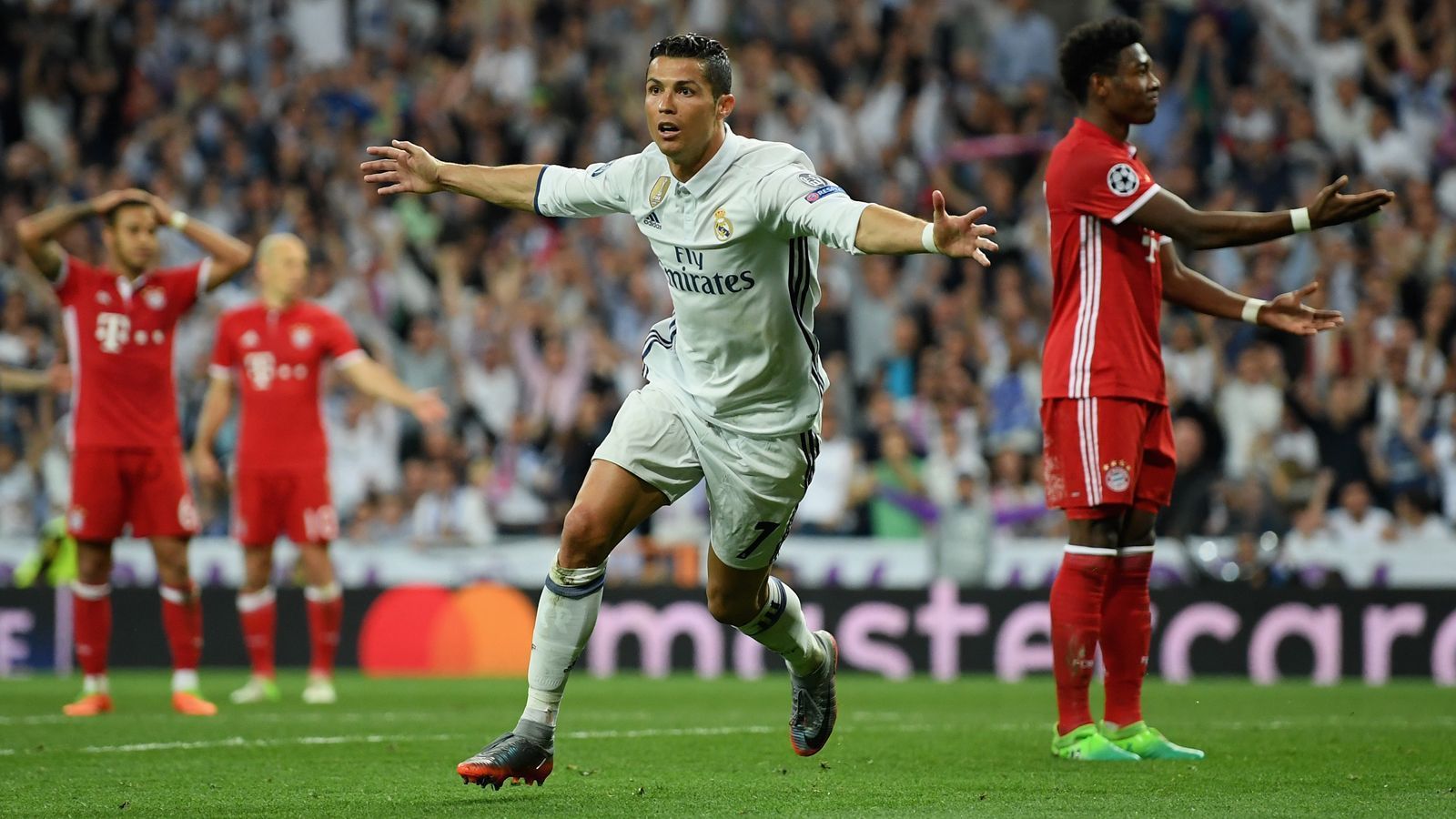 <strong>2016/2017, Viertelfinale: FC Bayern München - Real Madrid 2:4 n.V. (nach 1:2</strong>)<br>
                Im vierten Jahr in Folge musste sich der FC Bayern München vorzeitig gegen einen Klub aus Spanien aus der Königsklasse verabschieden. Cristiano Ronaldo erzielte bereits beim 2:1-Hinspiel-Sieg Reals in München beide Treffer und traf im Rückspiel, das mit 4:2 nach Verlängerung an Madrid ging, drei Mal.