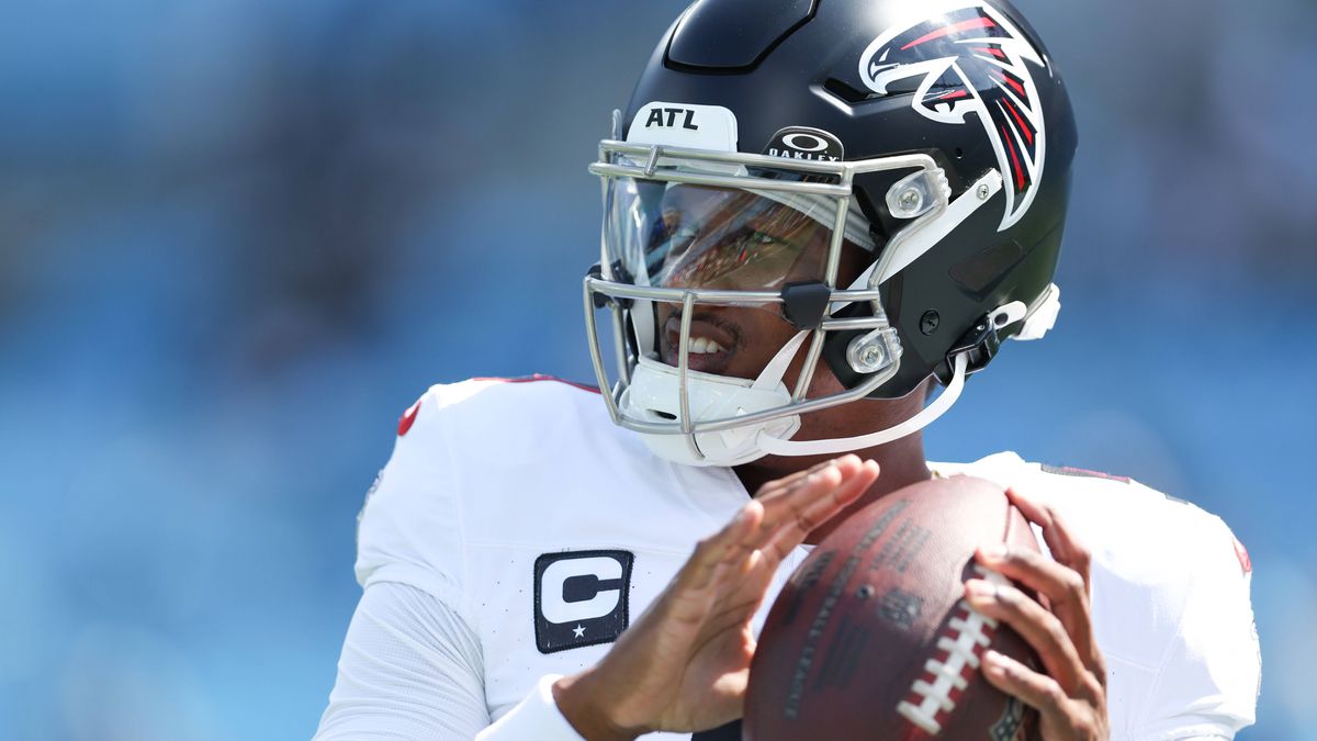 NFL, American Football Herren, USA Atlanta Falcons at Carolina Panthers Sep 21, 2025; Charlotte, North Carolina, USA; Atlanta Falcons quarterback Michael Penix Jr. (9) warms up before a game betwee...