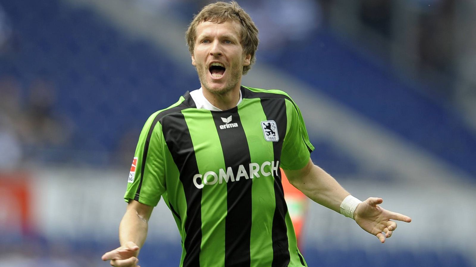 
                <strong>Sturm: Benjamin Lauth</strong><br>
                … Benjamin Lauth. Der Stürmer ist eines der wenigen Beispiele dafür, dass man seine beste Zeit auch bei 1860 München erleben kann. In der Saison 2002/2003 stürmte er für die "Löwen" in der Bundesliga und schoss 13 Tore. Im Februar 2003 debütierte er für die deutsche Nationalmannschaft. Im Sommer 2004 wechselte er für eine Ablöse von 4,1 Millionen Euro zum Hamburger SV. Dort erlitt seine Karriere einen Knick. 2008 kehrte er zu 1860 zurück und fand zumindest in der 2. Bundesliga zur alten Treffsicherheit zurück.  
              