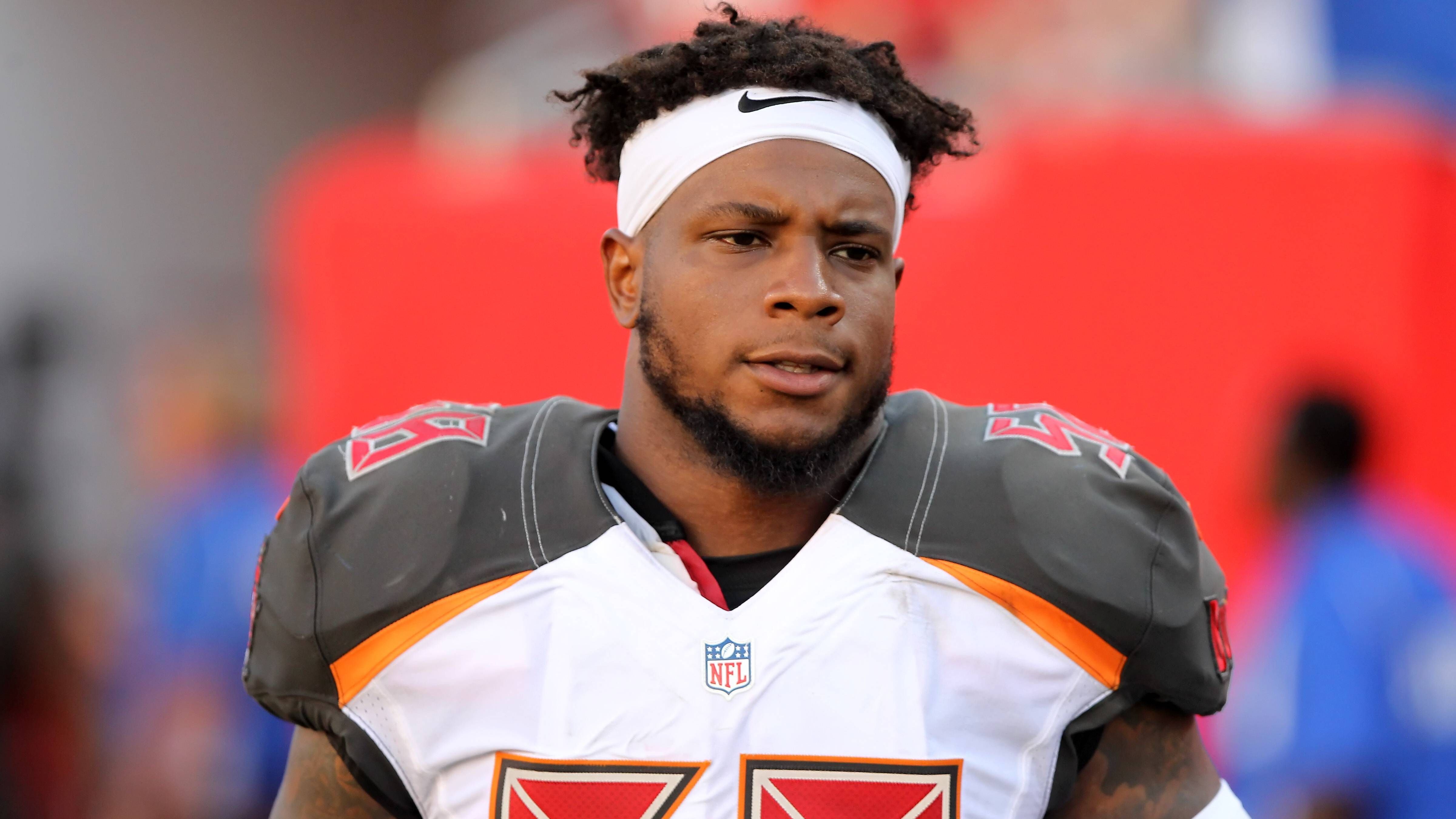 <strong>Kwon Alexander (Detroit Lions)</strong><br>Mit Aidan Hutchinson fehlt den Lions ohnehin ihr überragender Defensive End, <a data-li-document-ref="441251" href="https://www.ran.de/sports/american-football/nfl/galerien/nfl-saisonaus2024-kreuzbandriss-lions-verlieren-naechsten-defense-starter-441251">beim Thriller gegen die Chicago Bears kam mit Malcolm Rodriguez ein weiterer Starter dazu</a>. Das Team aus Detroit regierte postwendend - und verpflichtet laut Adam Schefter Linebacker Kwon Alexander aus dem Practice Squad der Denver Broncos. Der ehemalige Pro Bowler soll die angeknackste Front Seven verstärken, die auch auf Alex Anzalone, Jalen Reeves-Maybin und Derrick Barnes verzichten muss.