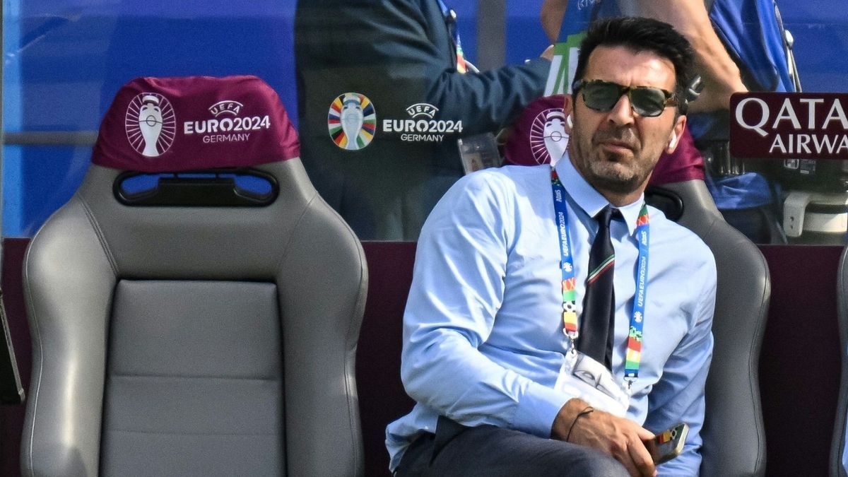 Buffon bleibt Delegationschef