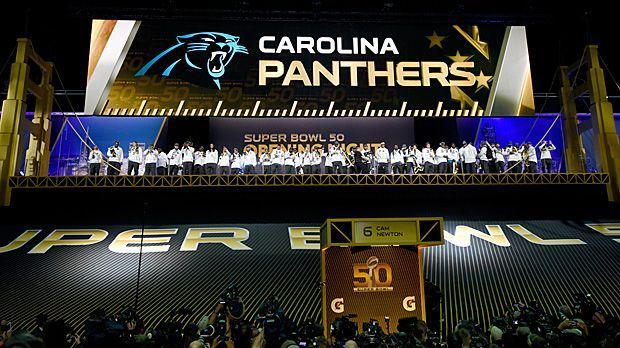 
                <strong>Panthers auf der Bühne</strong><br>
                Im Fokus stehen natürlich vor allem die beiden Teams, die sich am Sonntag um den NFL-Titel balgen.
              