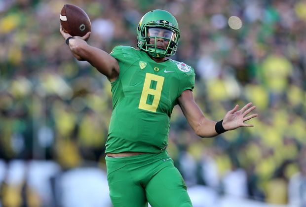 
                <strong>Marcus Mariota (University of Oregon)</strong><br>
                Der Quarterback der Oregon Ducks dürfte als Gewinner der "Heisman-Trophy" wohl eines der begehrtesten Talente sein. Mariota, der deutsche und samoanische Wurzeln hat, warf in der letzten Saison 4454 Yards. Potenzielle Teams: Tampa Bay Buccaneers, New York Jets.
              