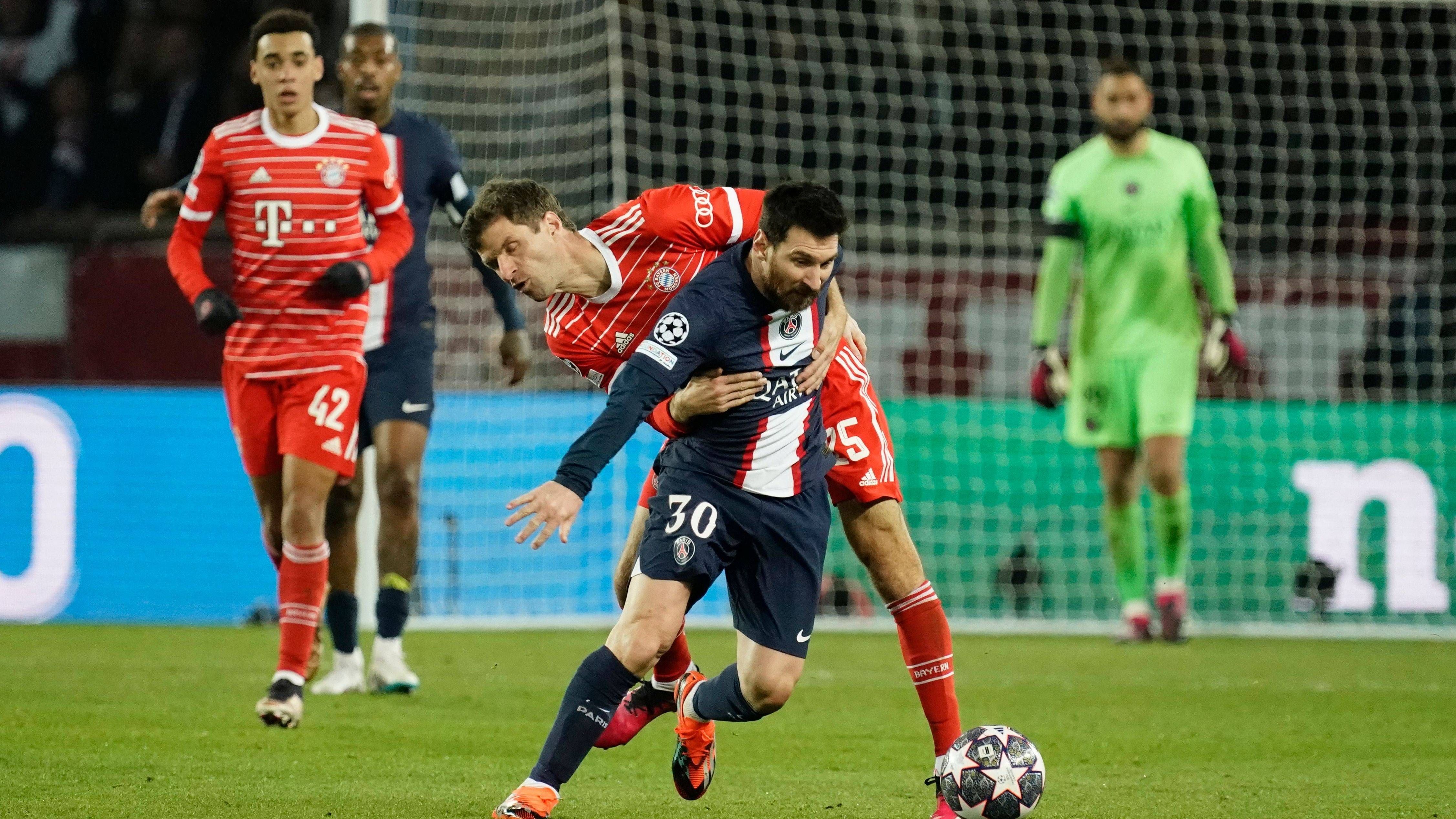 <strong>Alle Duelle zwischen Müller und Messi</strong><br>Nachdem Messi zu Paris Saint-Germain gewechselt war, traf er im Frühjahr 2023 mit den Franzosen im Achtelfinale der Champions League auf den FC Bayern und Müller. Wieder gab es für den Argentinier nichts zu holen. Das Hinspiel in Paris gewannen die Münchner mit 1:0.