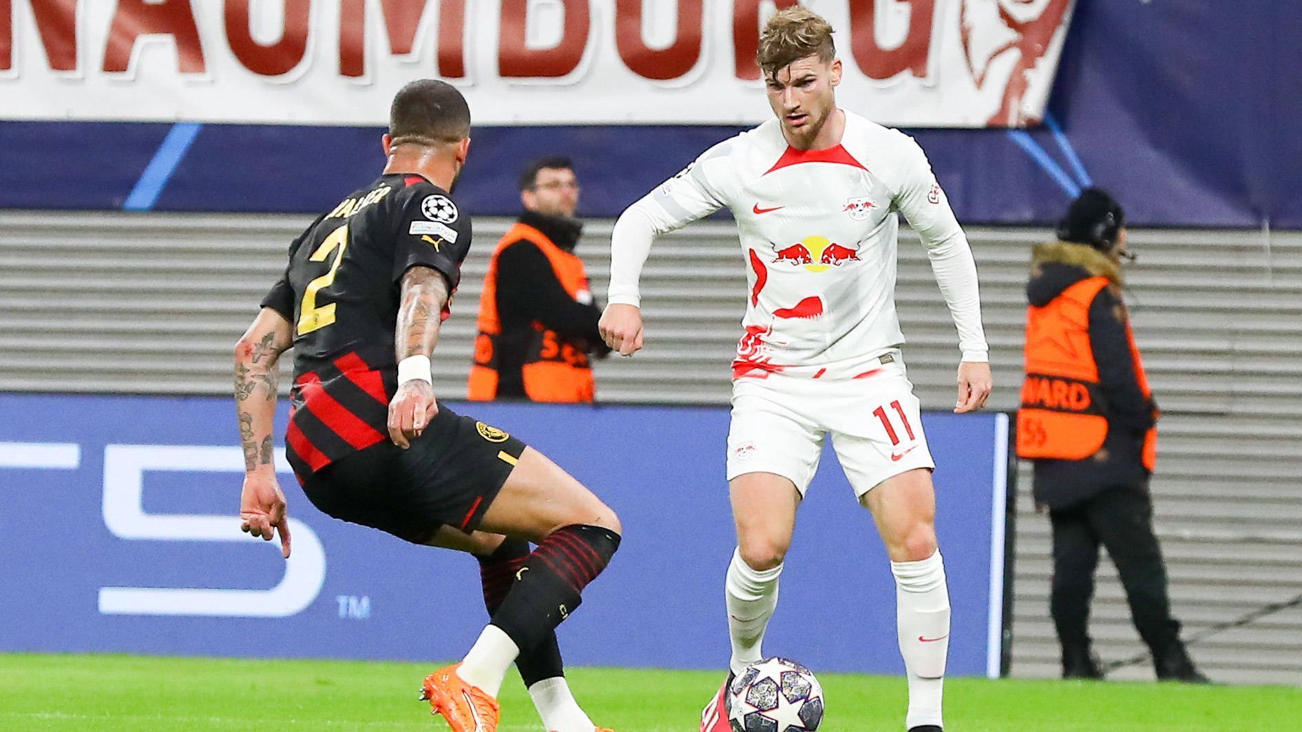 
                <strong>Timo Werner</strong><br>
                Zu Beginn auf verlorenem Posten stehend, hat Timo Werner kurz vor der Pause den ersten Torabschluss der Leipziger. Nach dem Seitenwechsel profitiert der Stürmer dann auch von der mutigeren Spielweise der Sachsen und kommt in der 56. Minute gefährlich links vor das Tor, wo er an Ederson scheitert. ran-Note: 4
              