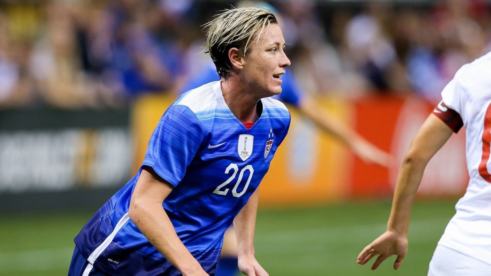 
                <strong>Abby Wambach (Buffalo Bills)</strong><br>
                Ex-Fußballerin Abby Wambach hat ihr Herz bereits in der Kindheit an die Buffalo Bills verloren. Die Bills laden sie immer wieder zu Spielen ein, Ende 2020 war sie Gast im offiziellen Podcast der Franchise "Bills Pod Squad".
              