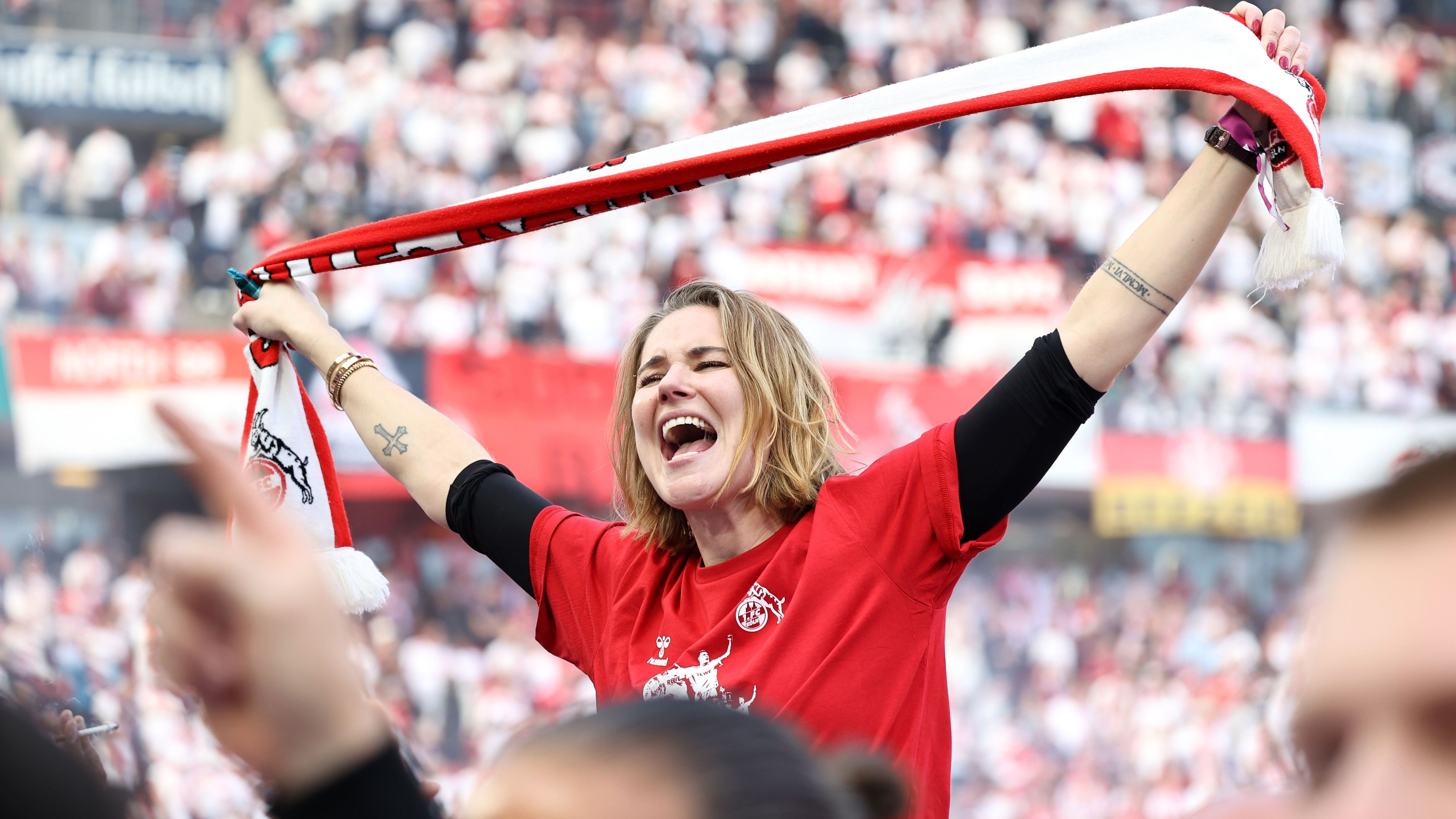 <strong>Bundesliga: Dauerkarten-Preise der neuen Saison</strong><br><em>Die Bundesliga startet in die neue Saison und mit ihr die Vorfreude auf das erste Heimspiel. Doch wieviel Geld müssen die Fans in die Hand nehmen?<br>(Quelle: transfermarkt.de, Stand: 05. August 2025)</em>