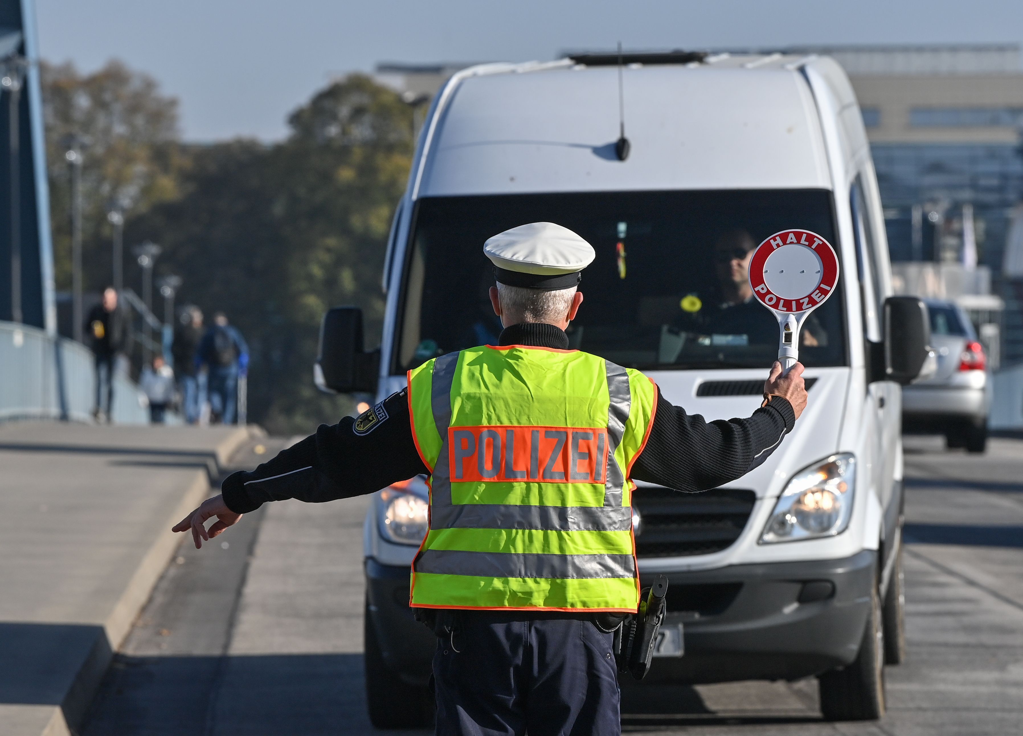 Kontrollen An Deutschen Grenzen: Beschlussvorlage Zum Flüchtlingsgipfel ...