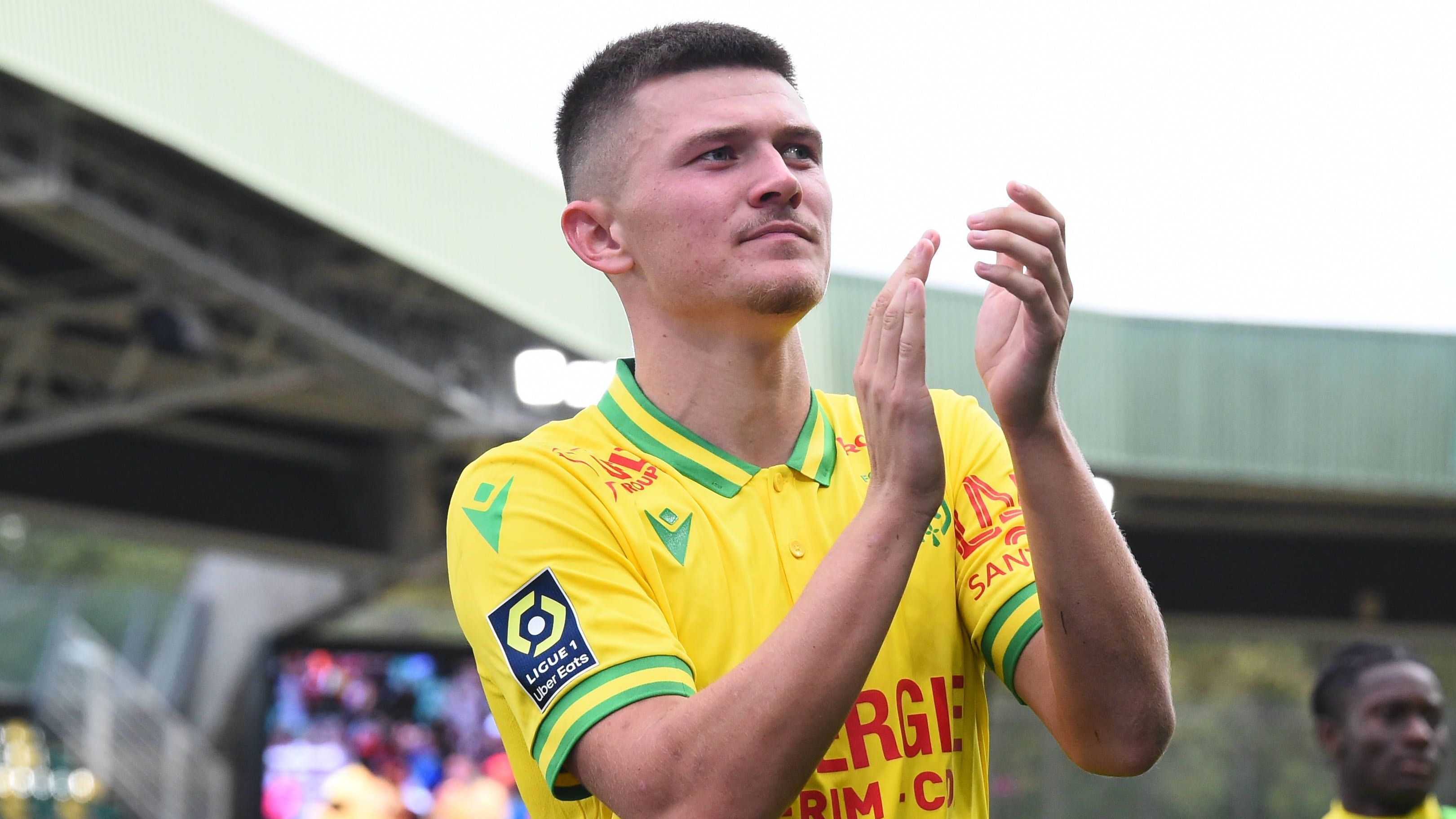 <strong>Quentin Merlin (FC Nantes)</strong><br>Der FC Bayern hat angeblich ein Auge auf Linksverteidiger Quentin Merlin vom französischen Erstligisten FC Nantes geworfen. Das berichtet "90min". Allerdings sollen auch andere europäische Topklubs, darunter Manchester City, am französischen U21-Nationalspieler interessiert sein. Merlin kann sowohl defensiv als auch als linker Schienenspieler agieren.